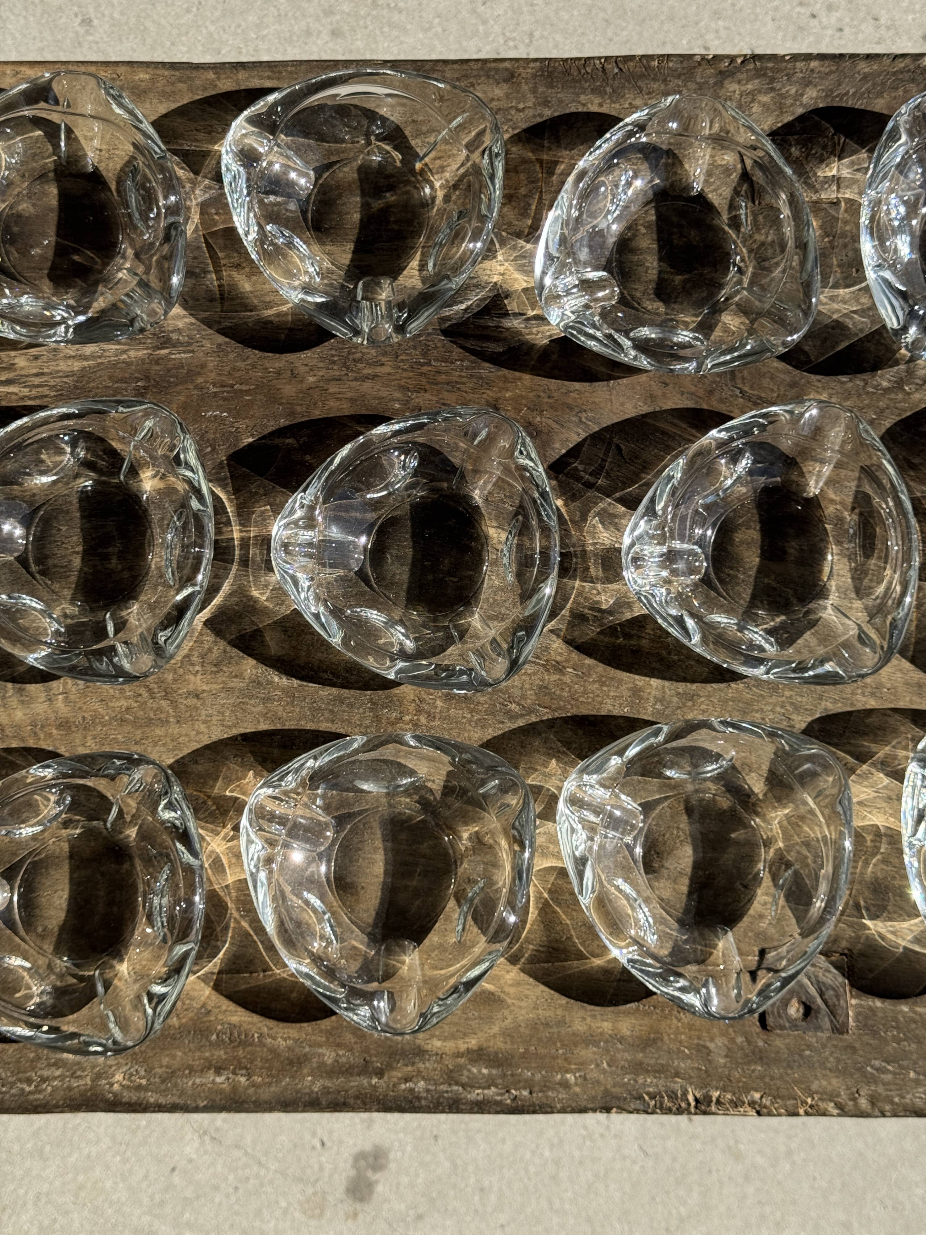 Set of 14 triangular glass ashtrays D13