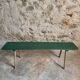 Banc ancien en pin avec pieds en châtaignier, finition peinte en vert, France vers 1900–1930