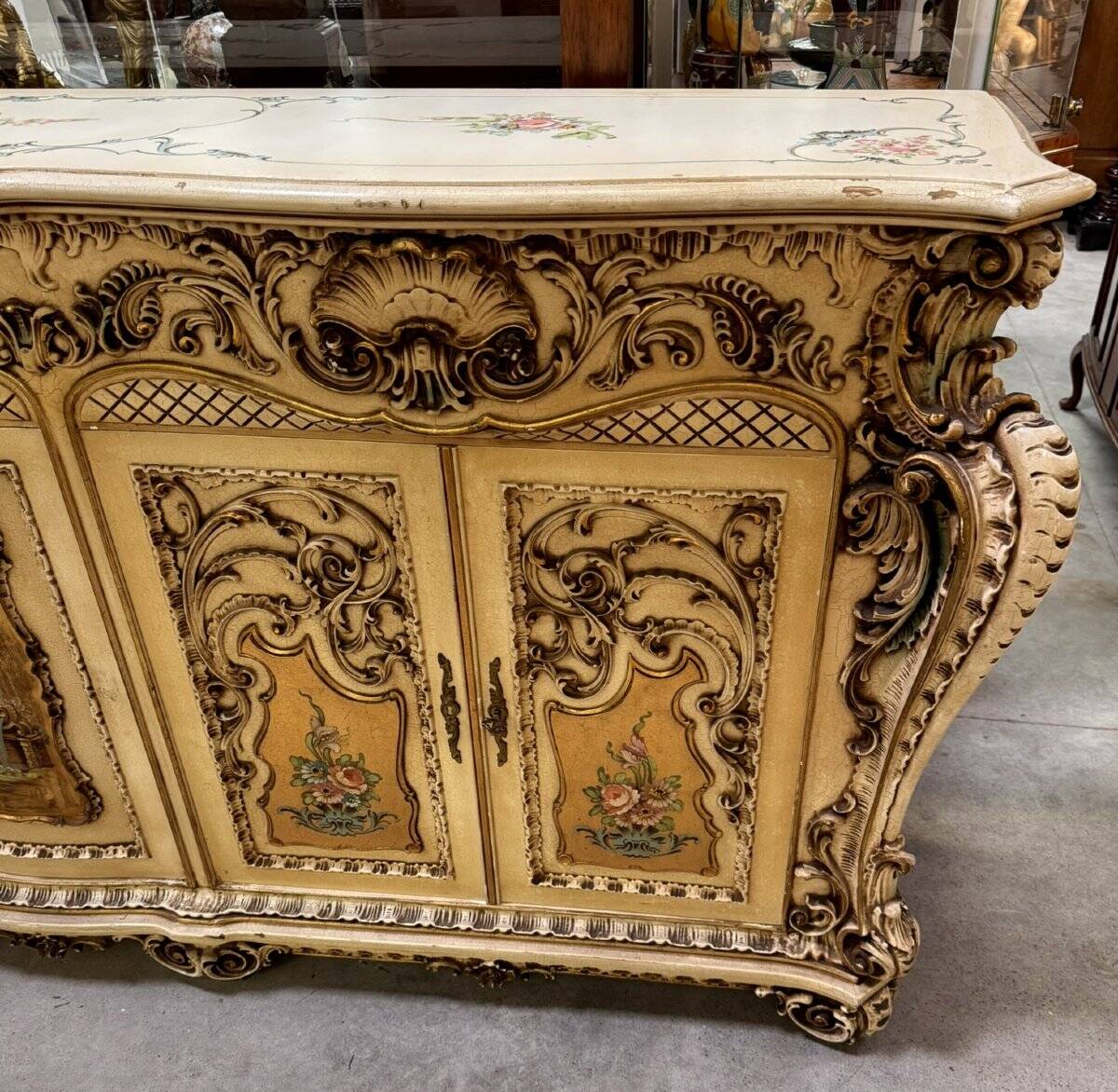 Curved Louis XV Venetian buffet in lacquered, painted, and gilded wood.