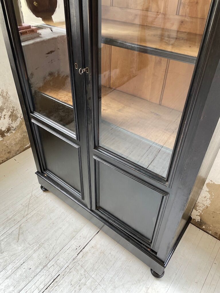 Napoleon 3 walnut window glass cabinet