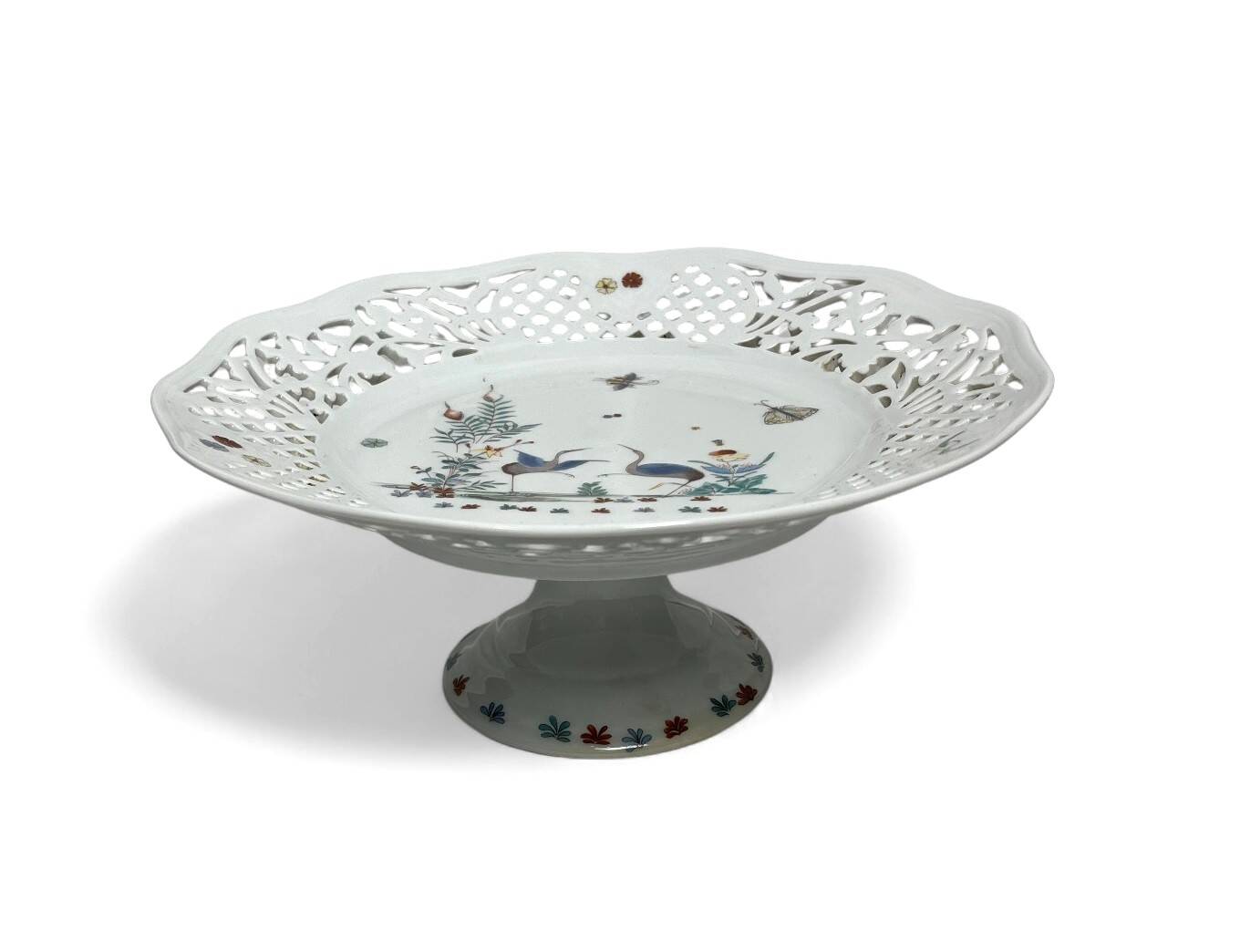 Chantilly, Kakiemon openwork porcelain footed bowl, early 20th century