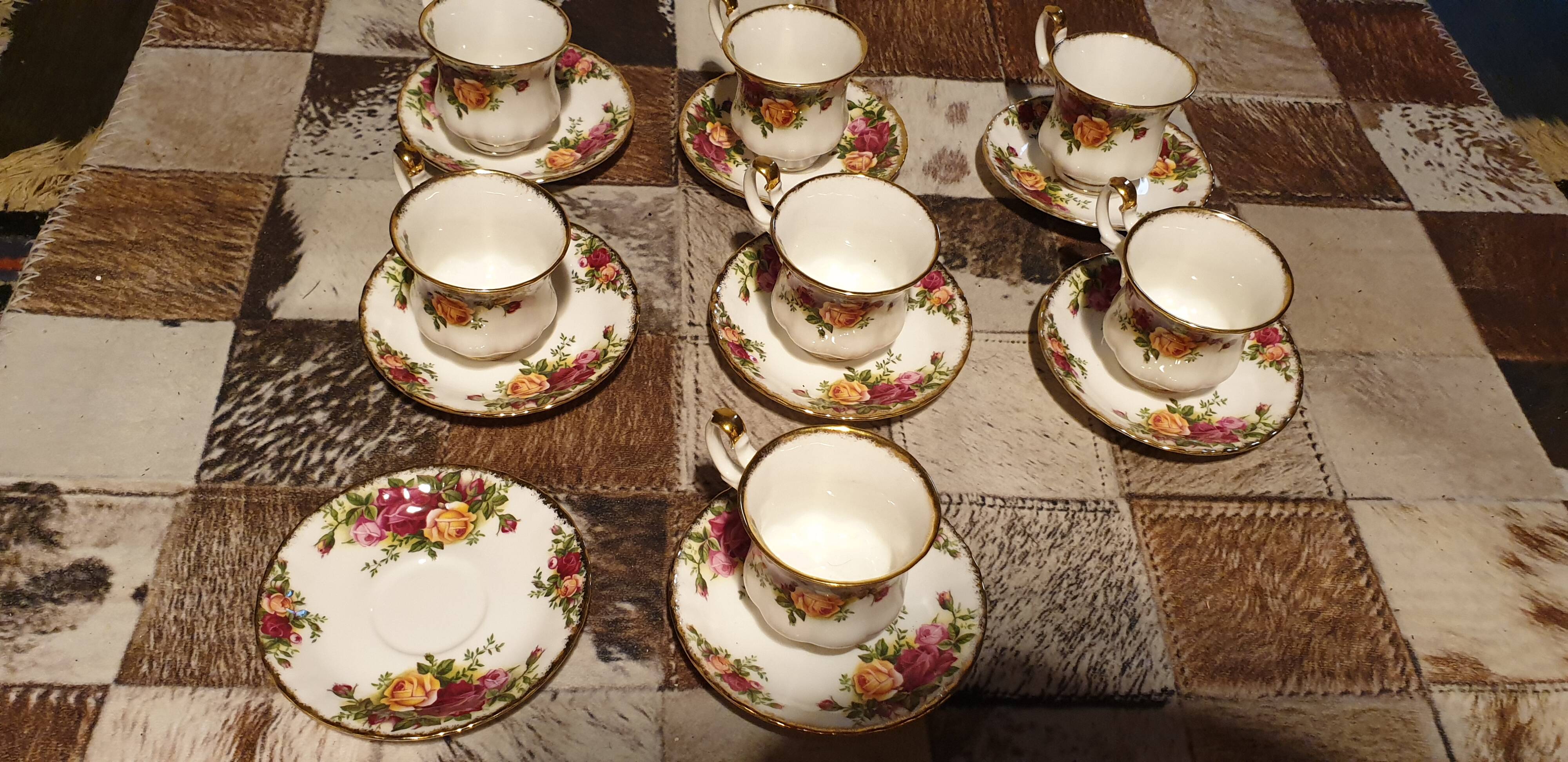 Old Country Roses fine porcelain coffee service - Royal Albert -