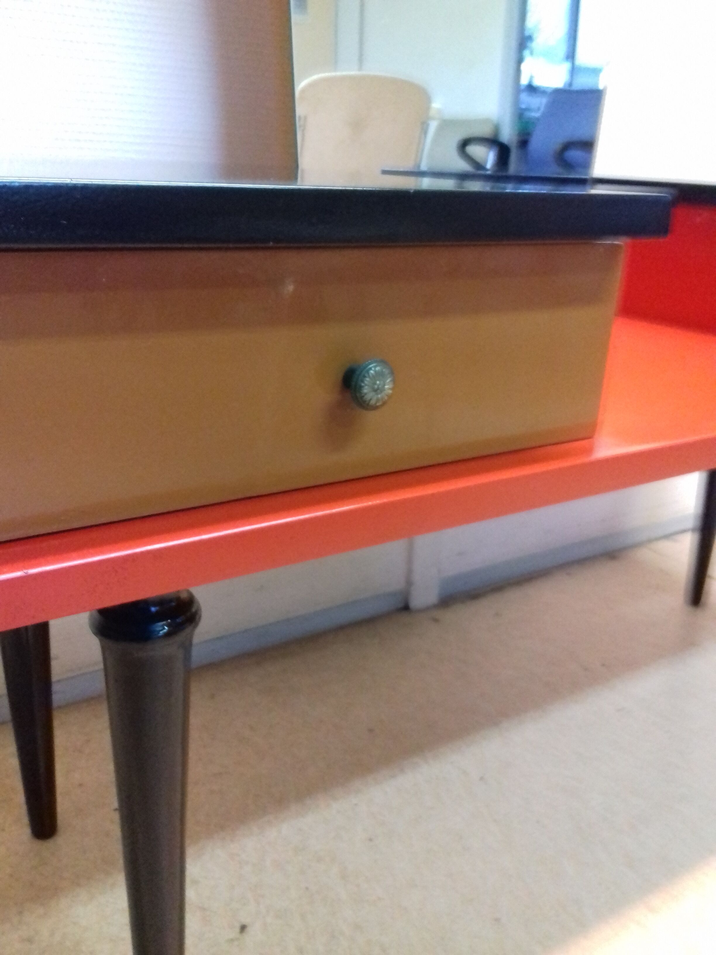 Vintage year 60 relookee coiffeuse