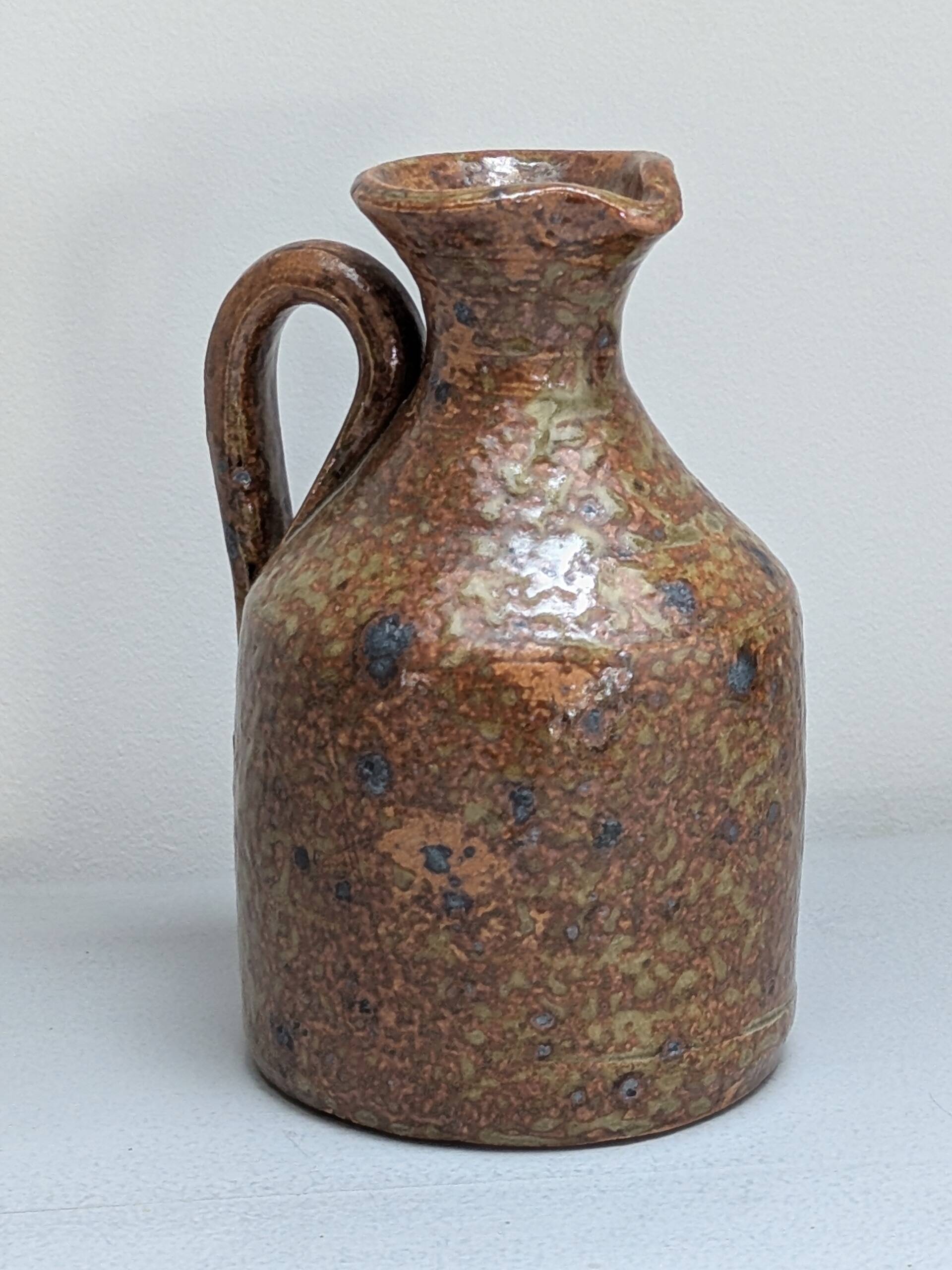 Pichet en grès pyrité