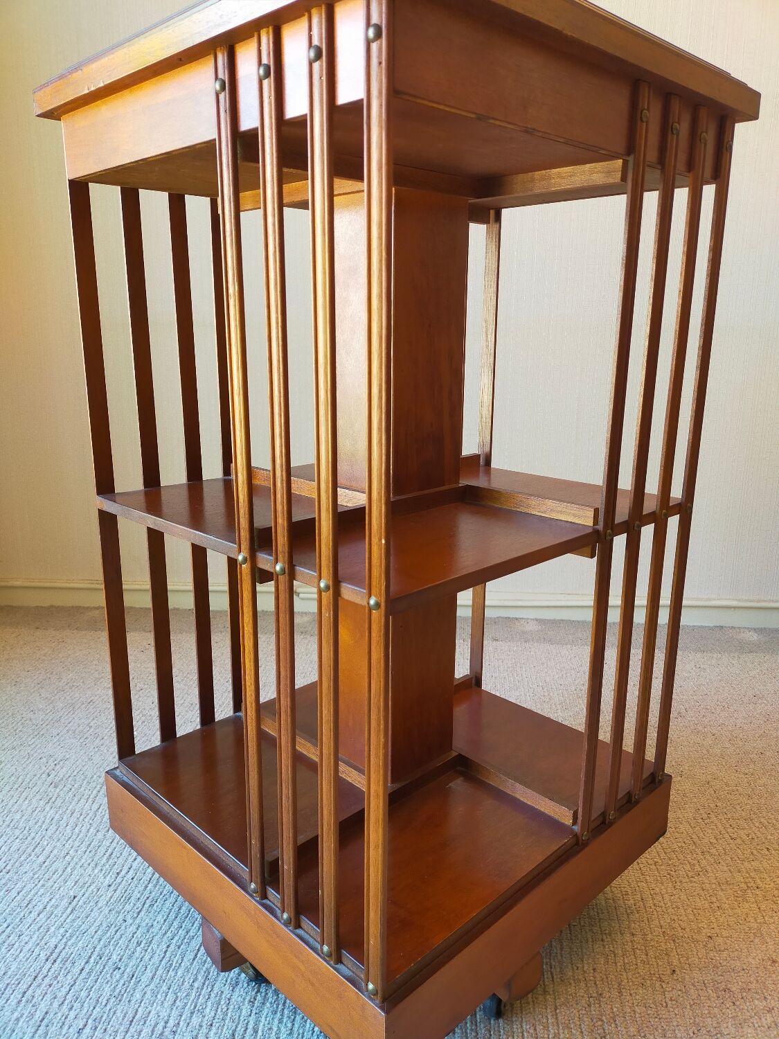Bibliothèque pivotante