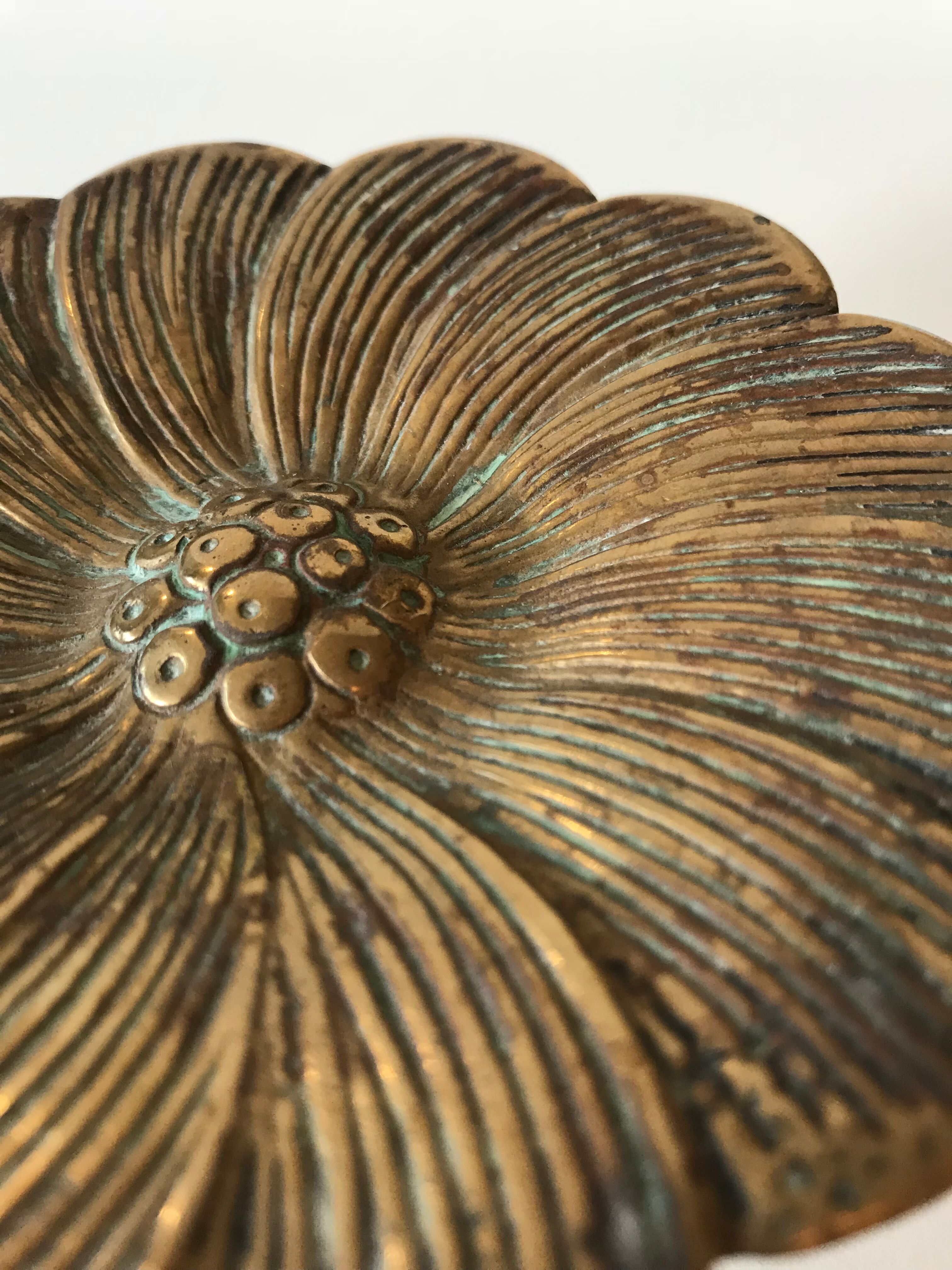 Cup flowers in brass