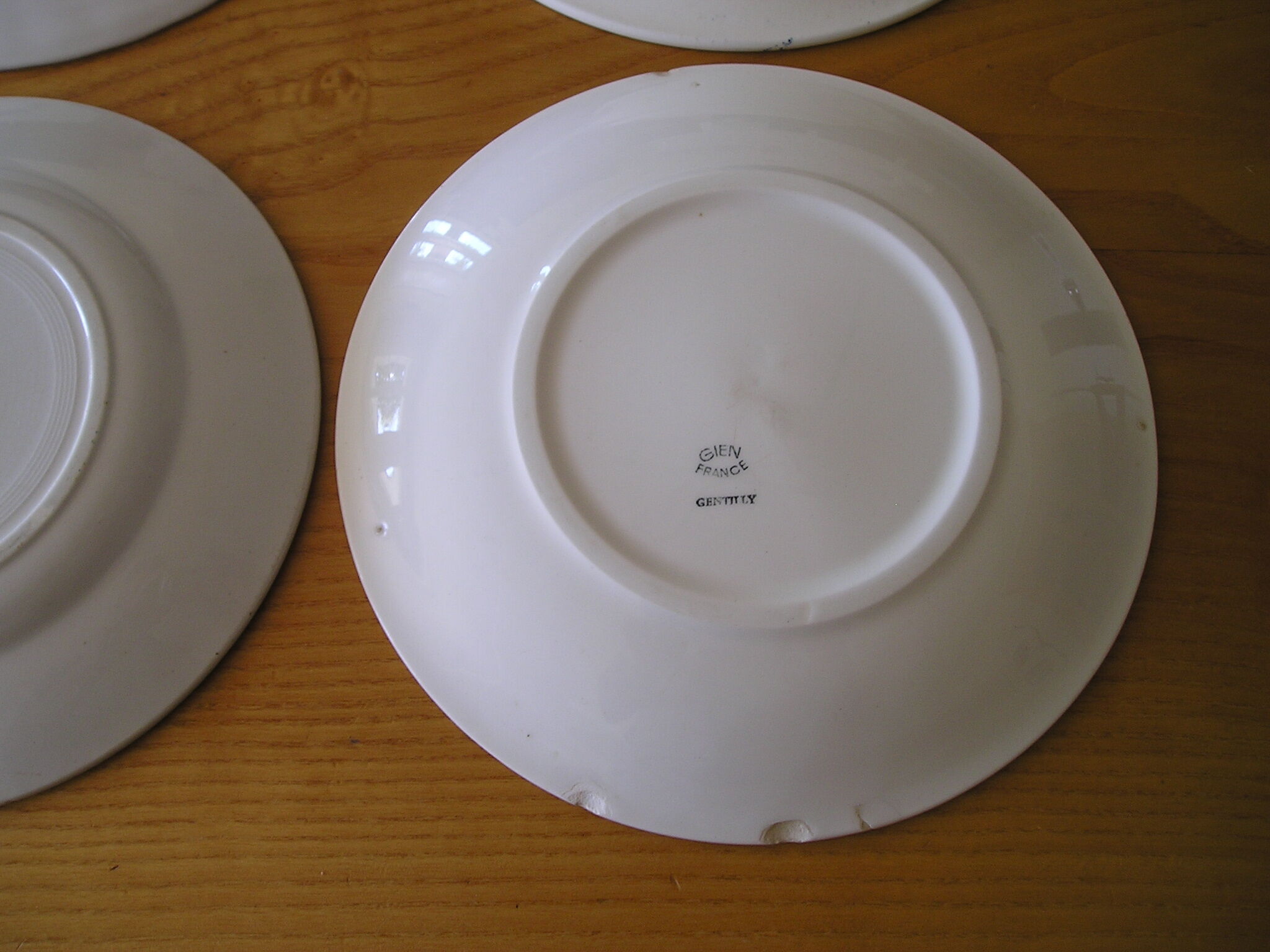 Set of 12 different flat plates