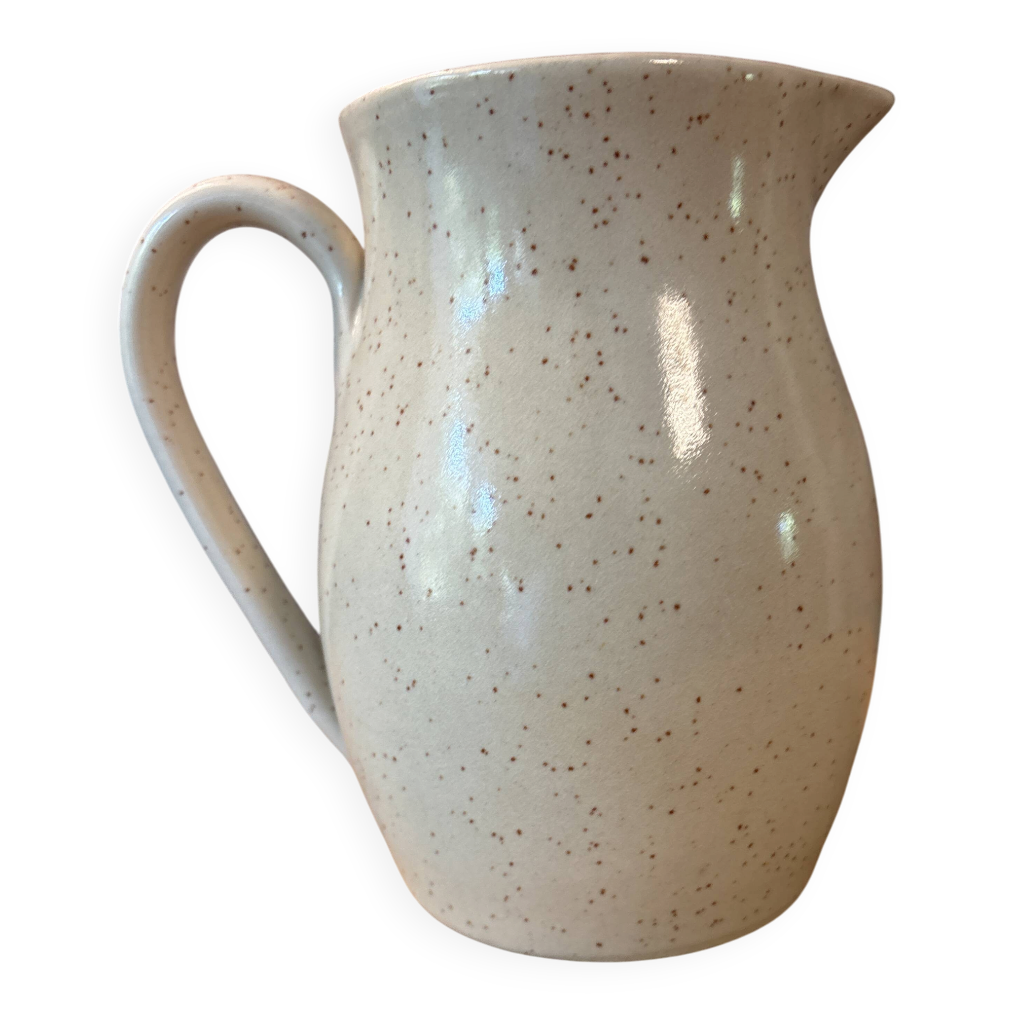 Spotted pitcher
