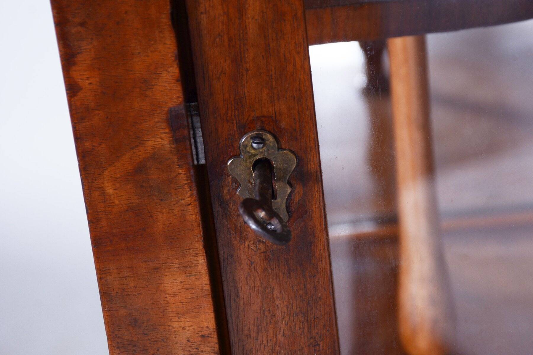 Biedermeier Display Cabinet in Walnut, 1830s