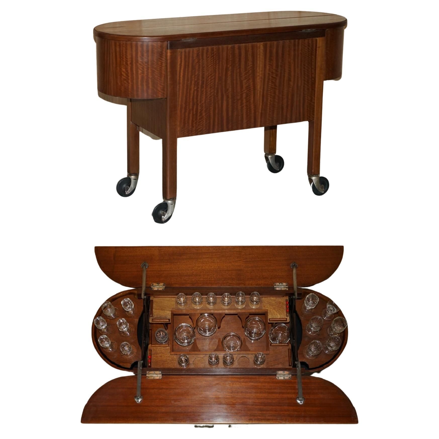 Bar vintage années 1930 sur roulettes