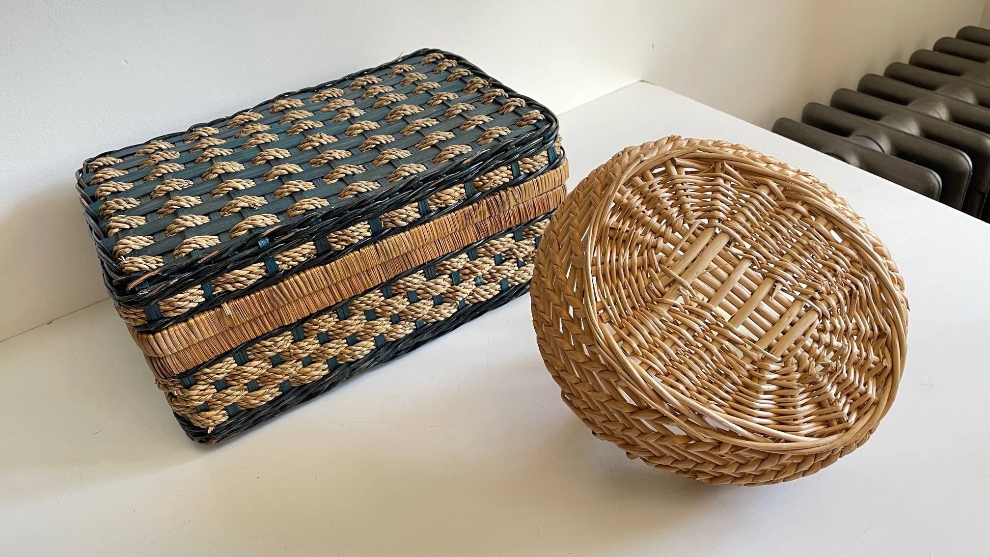 Set of 2 vintage rattan and rope baskets