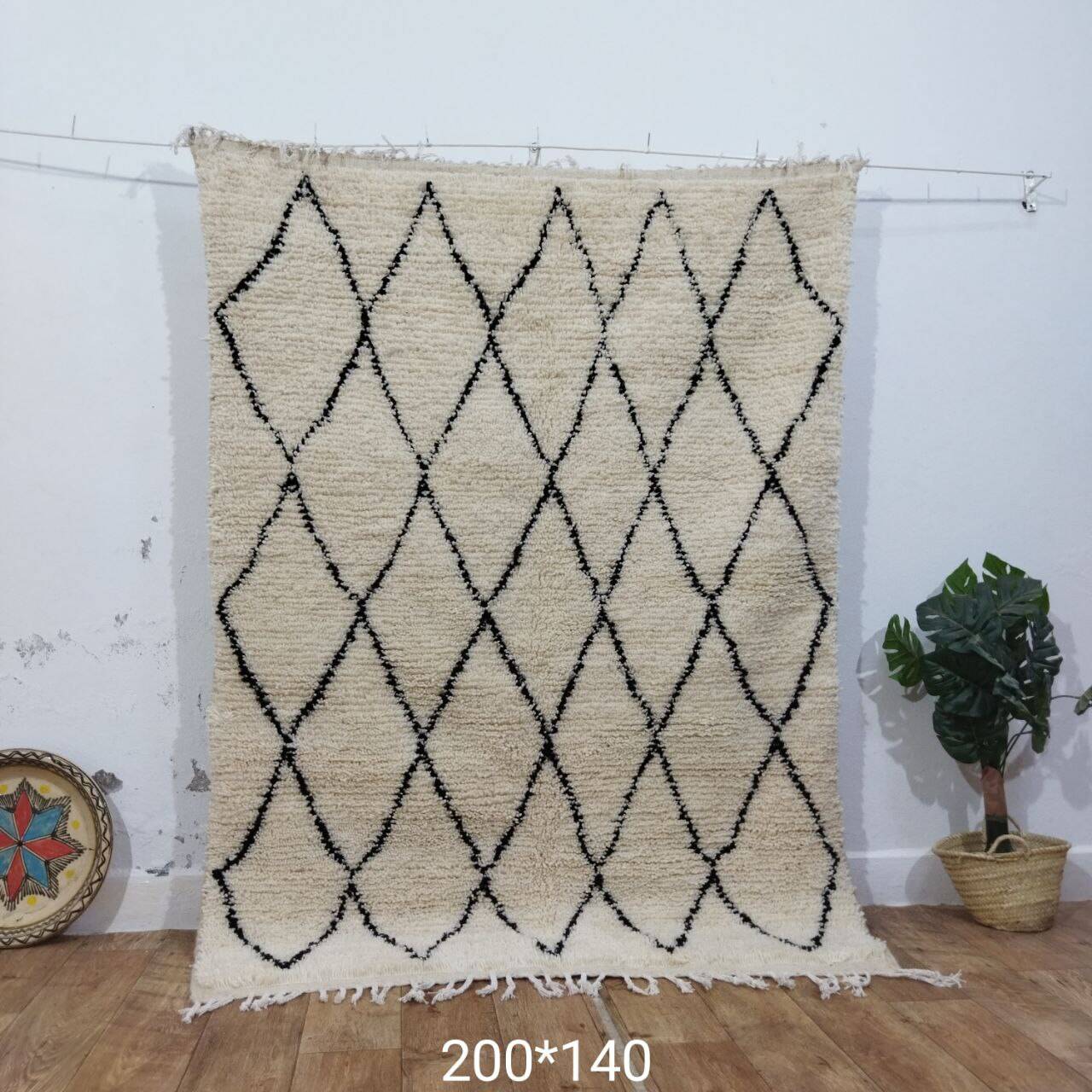 Azilal Berber rug in handmade wool 200 X 140 CM
