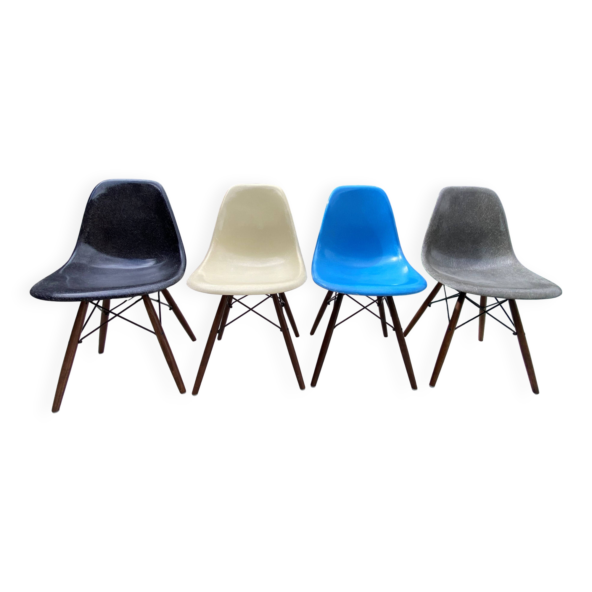 Lot of 4 DSW chairs in walnut fiber by Eames Herman Miller, vintage