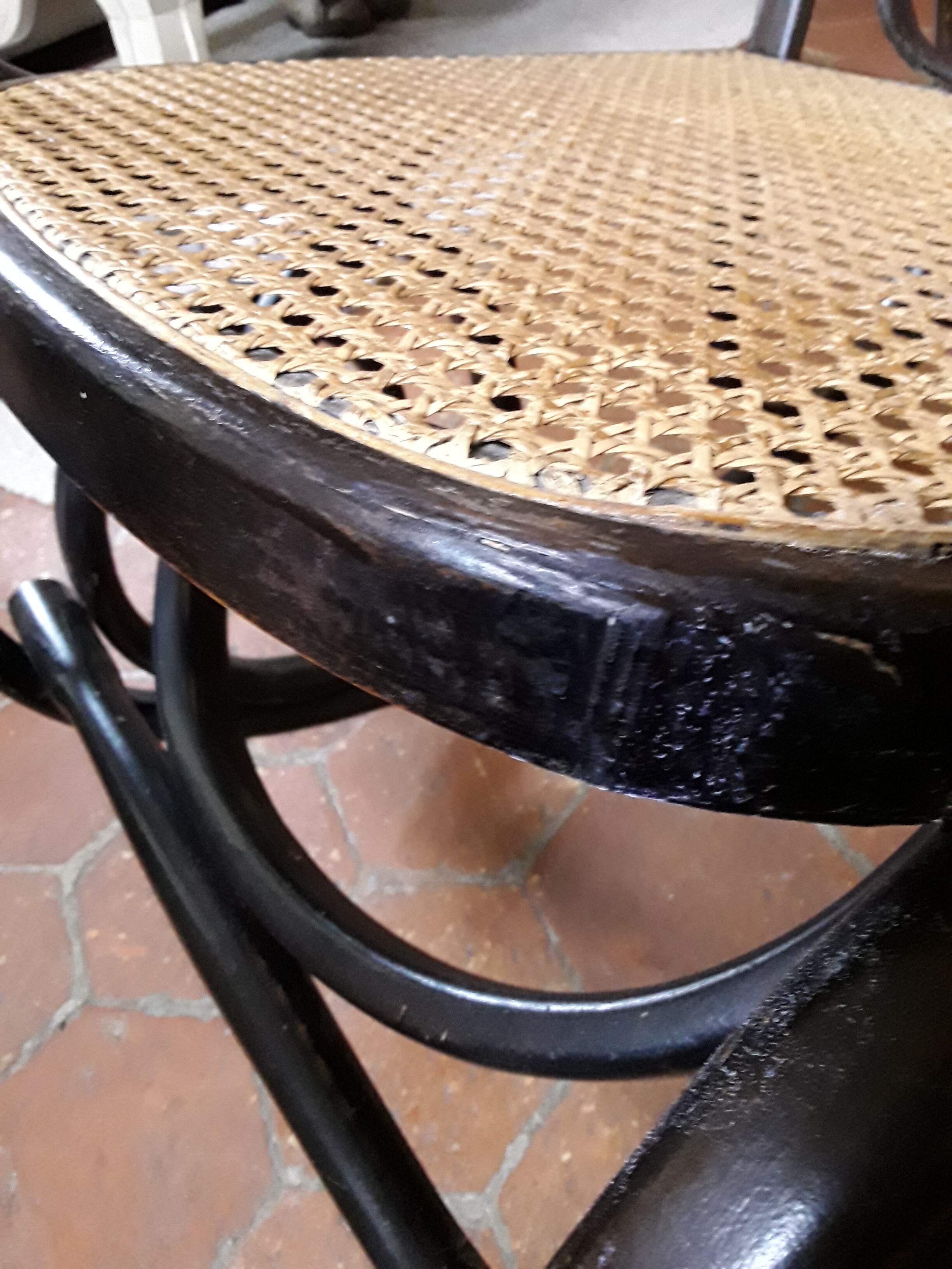 Vintage canneal rocking-chair