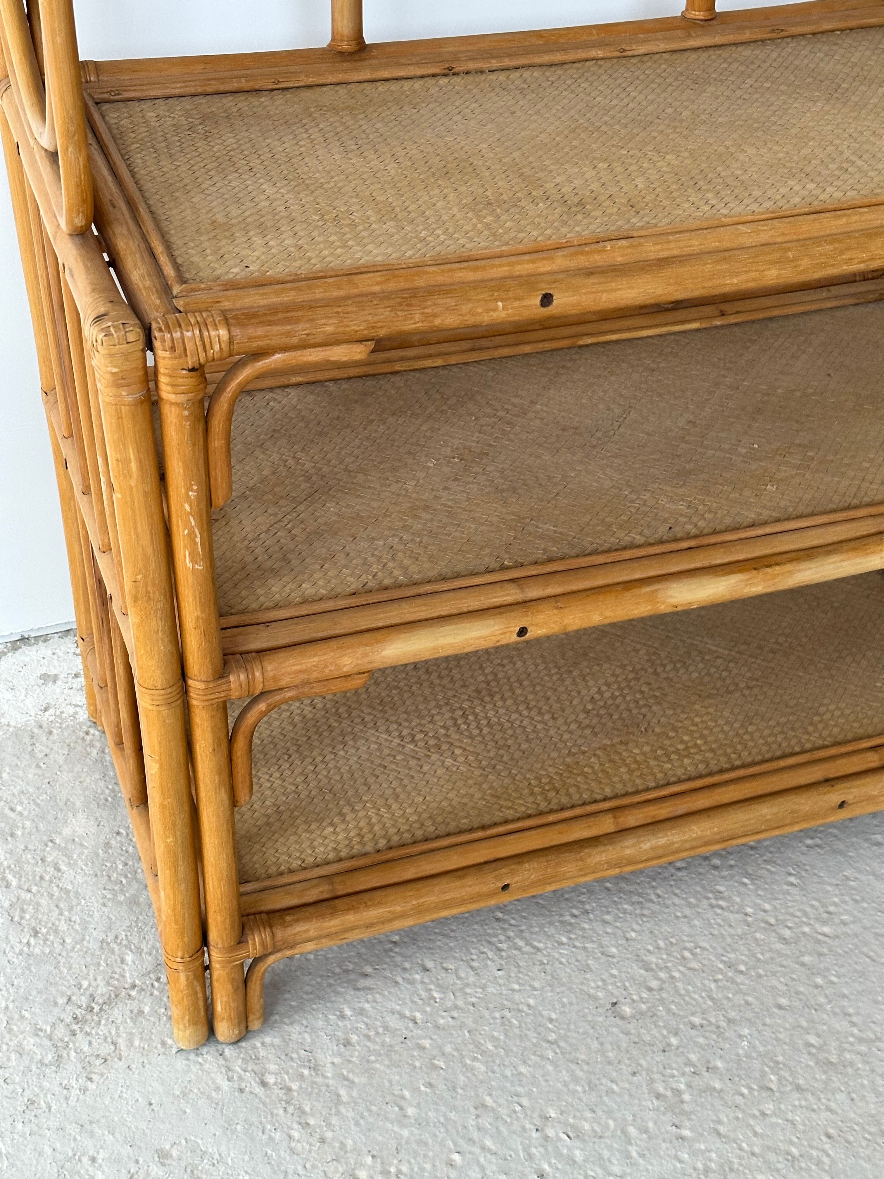 Vintage curved rattan shelf cabinet from the 60s