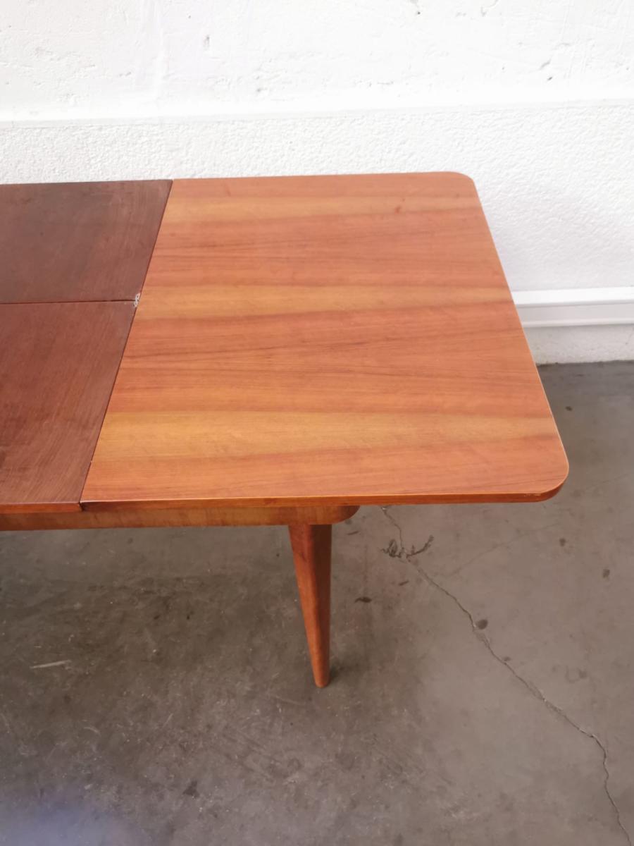 Table with wallet extensions