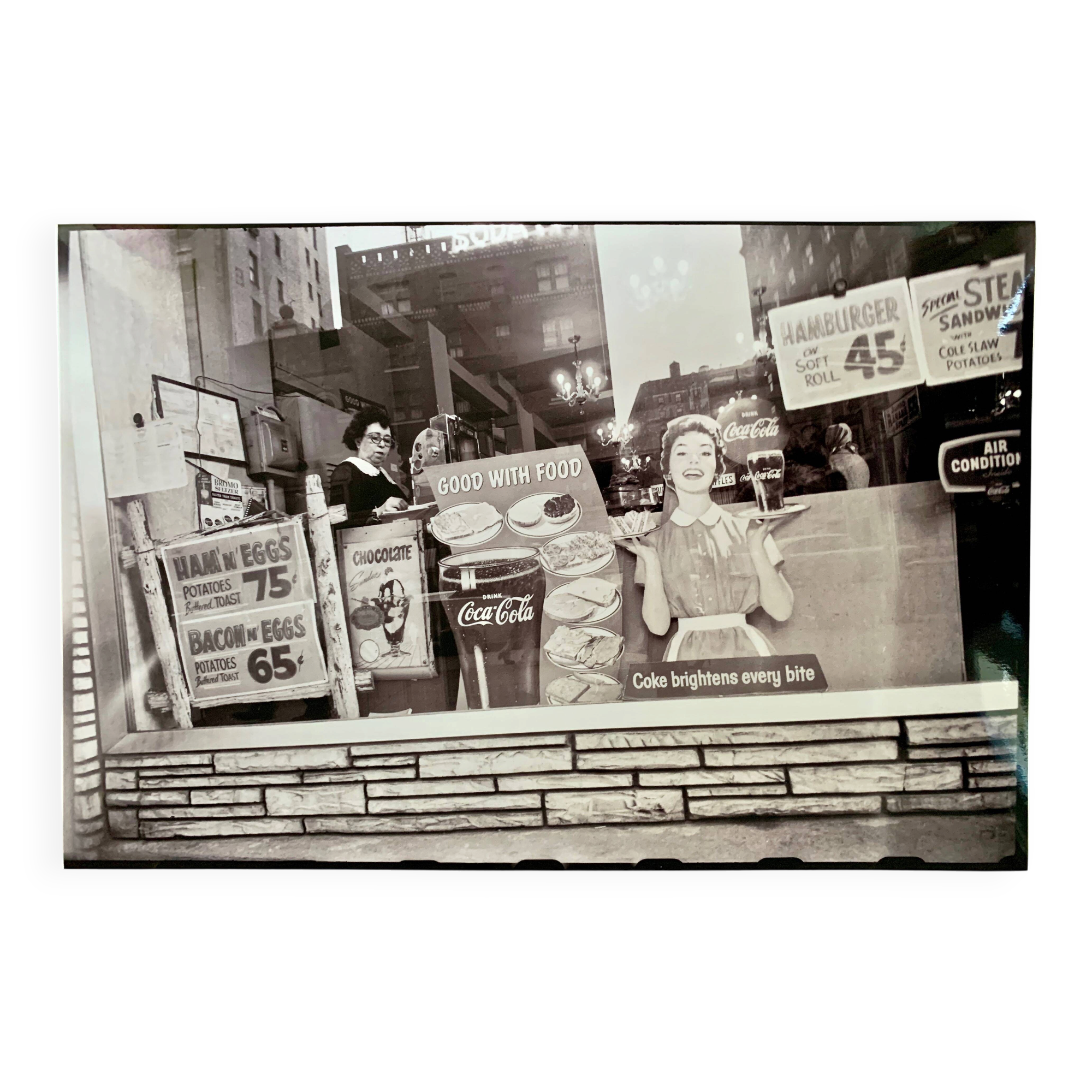 Instantané urbain – Une scène authentique de New York figée en 1959