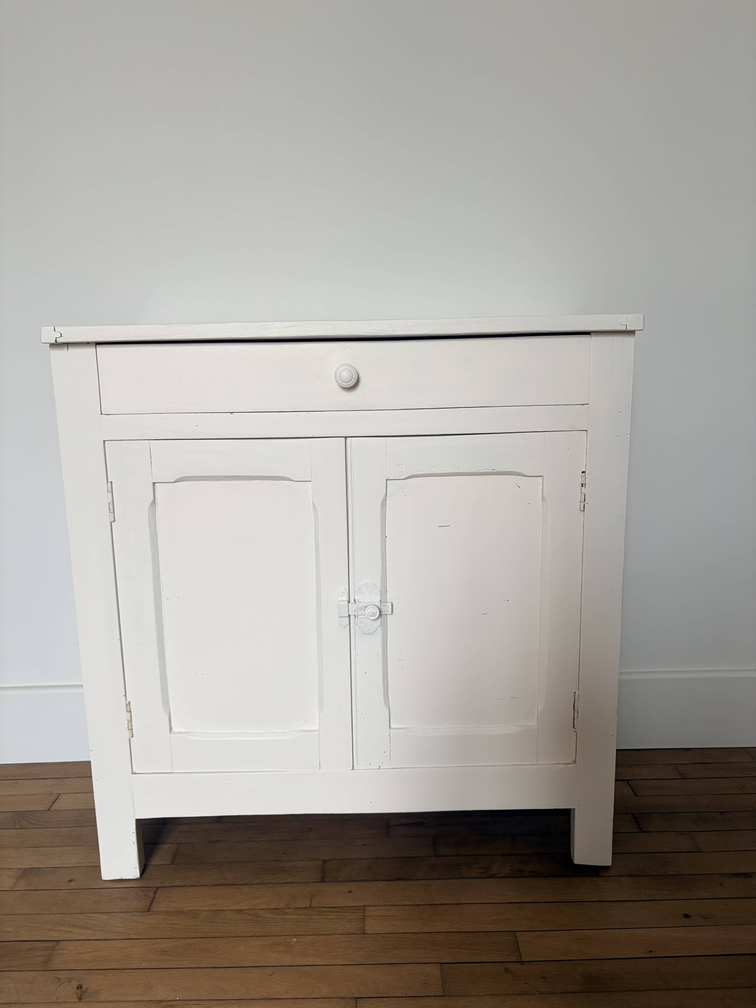 Vintage Parisian buffet 260209