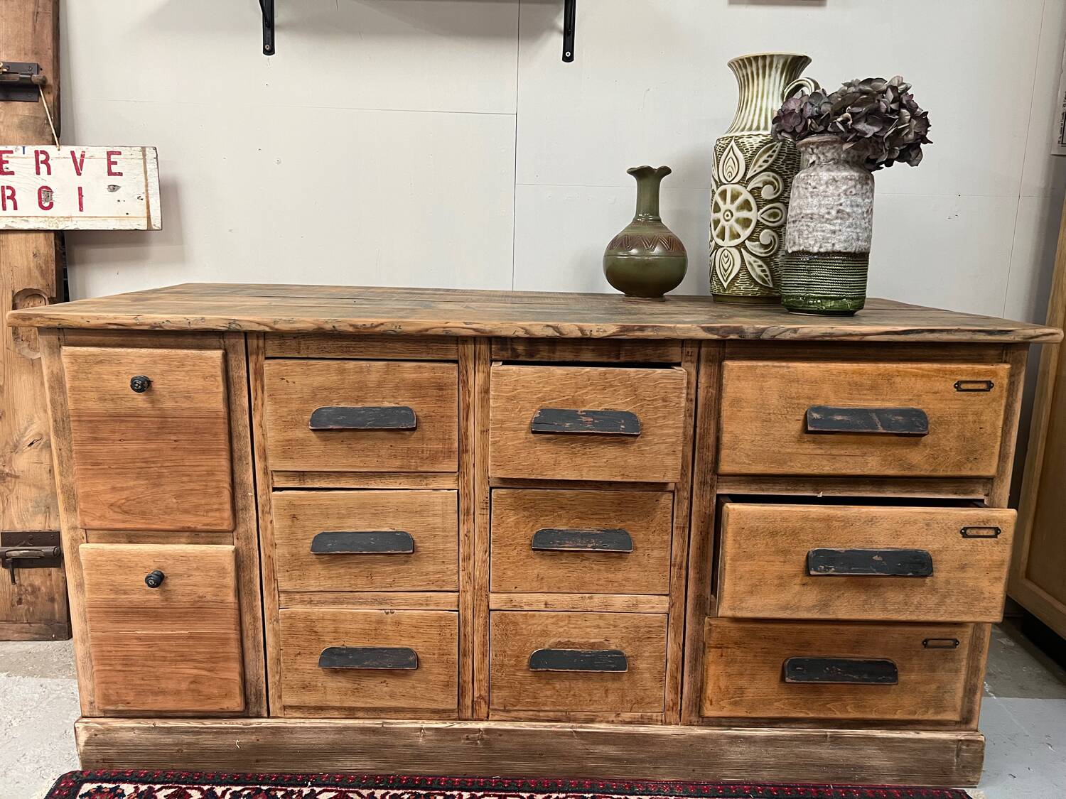 Ancien meuble de droguerie