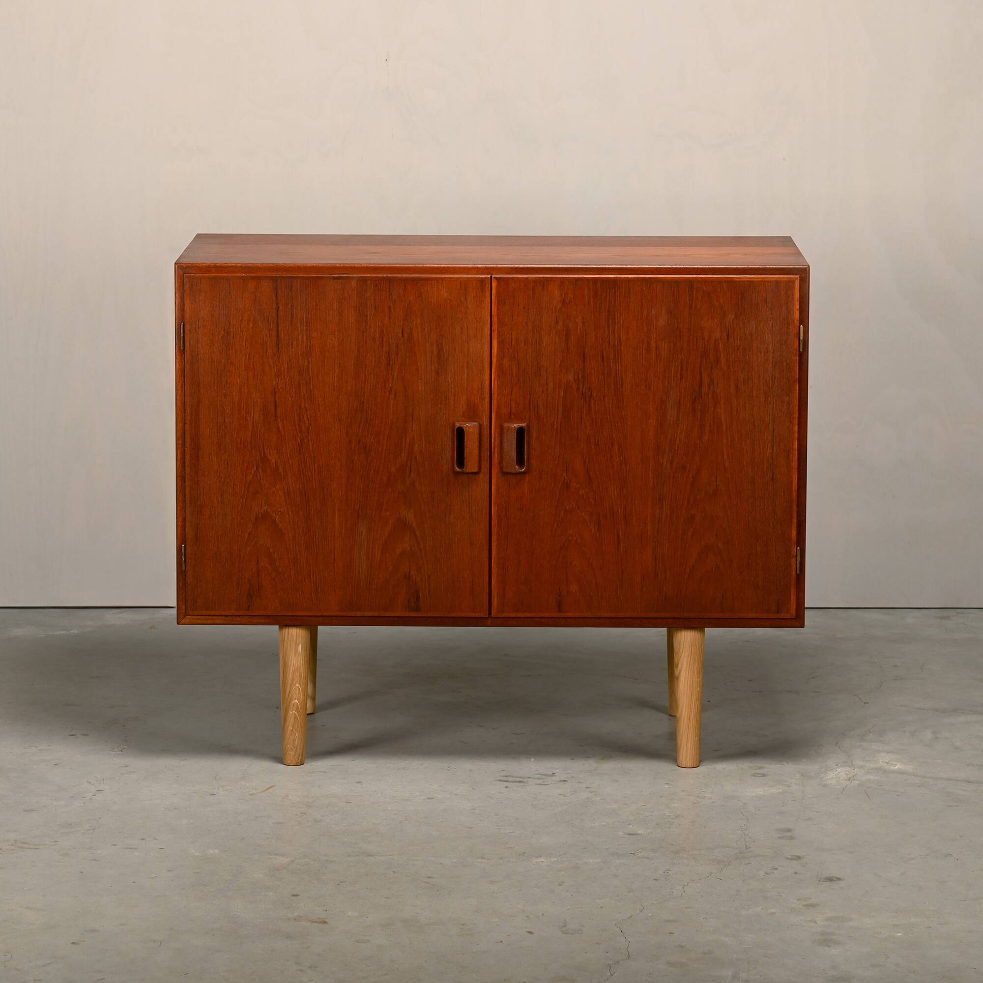Børge Mogensen Cabinet or small Sideboard in teak and oak, Søborg Møbler