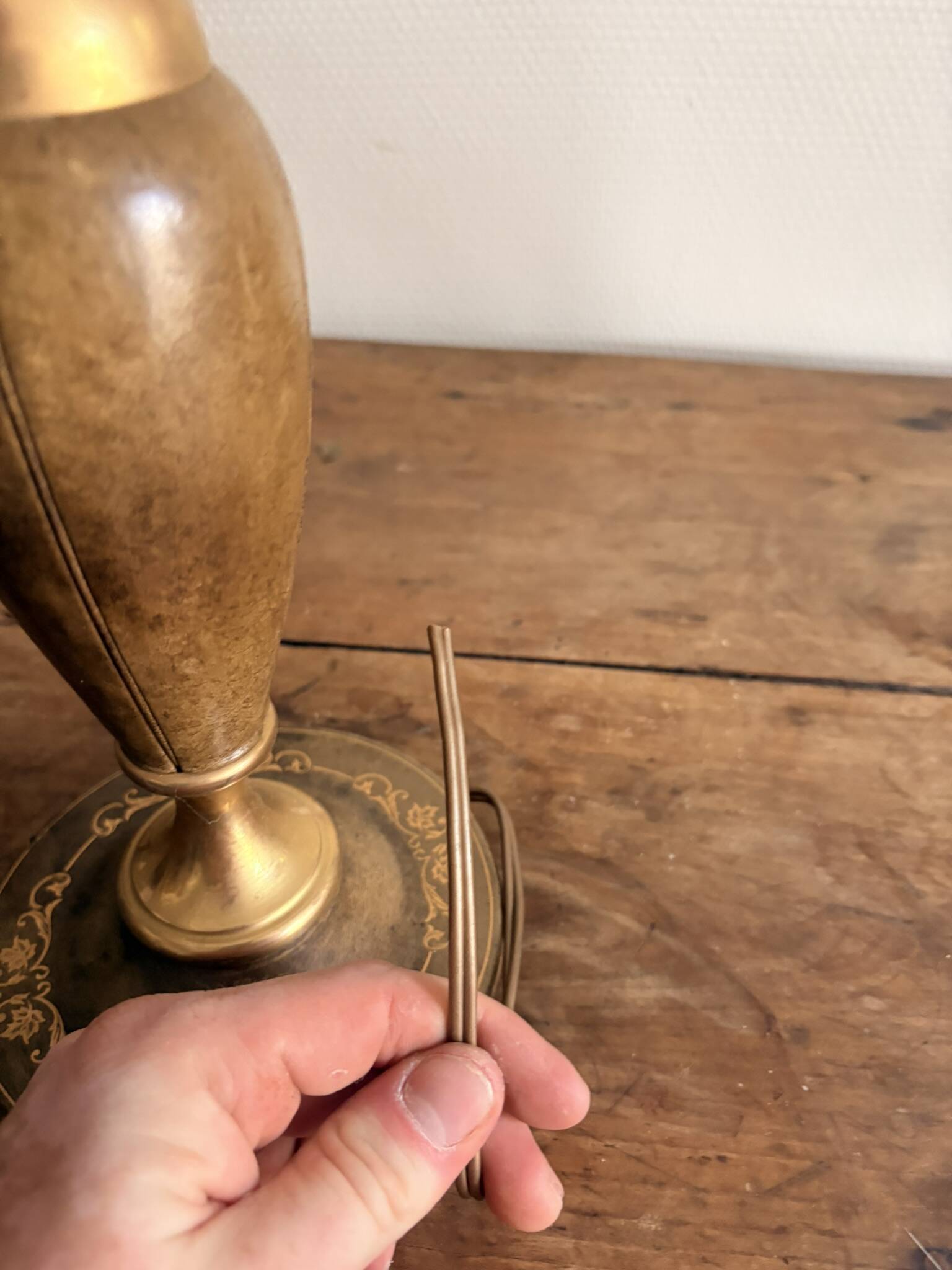 Ancien Pied Lampe Balustre Cuir Marron Gainé Dorure au Fer Année 50 70