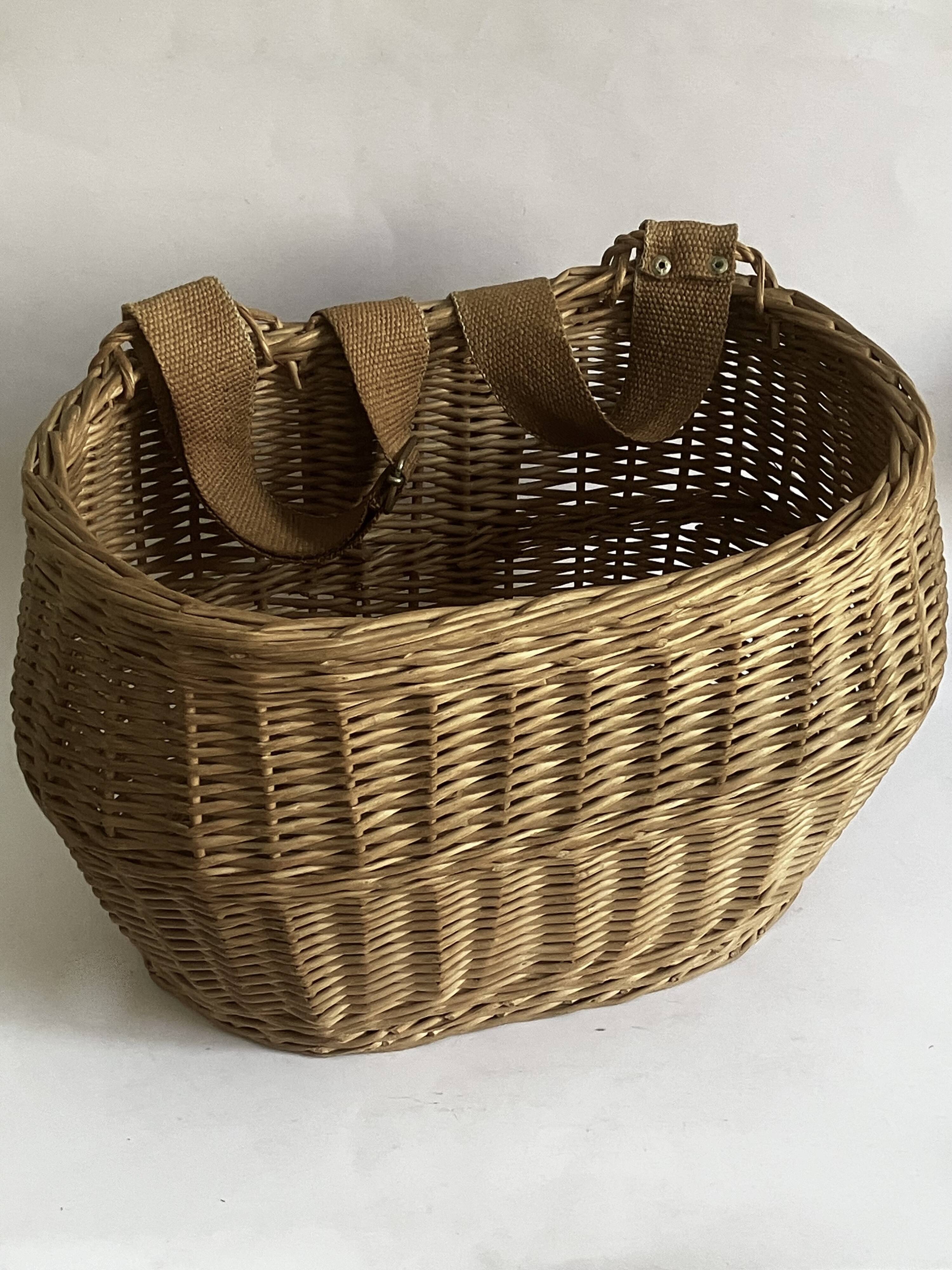 Panier de pêche en osier tressé