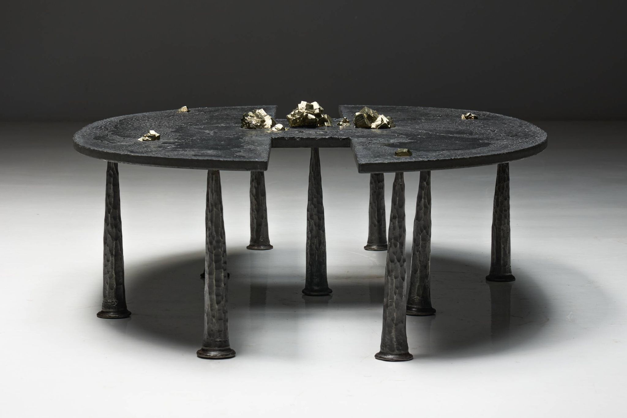 Table basse en fer brutaliste de Thomas Serruys, Belgique, 2019