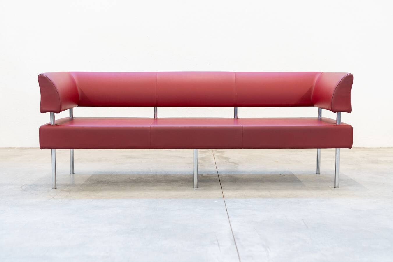 Business class 3-seater sofa in red leather and chrome iron legs, 1990s