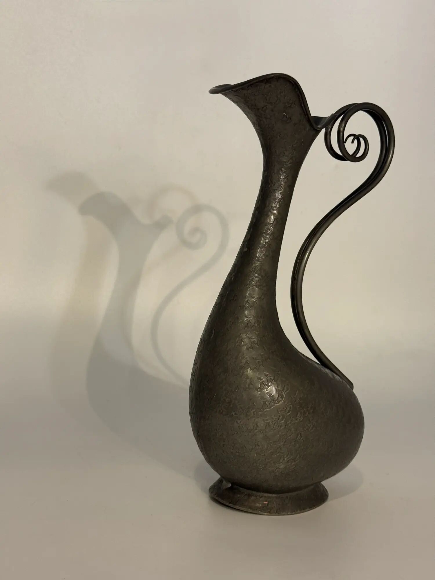 Hammered pewter jug – San Nazaro Peltro, Italy 1960s