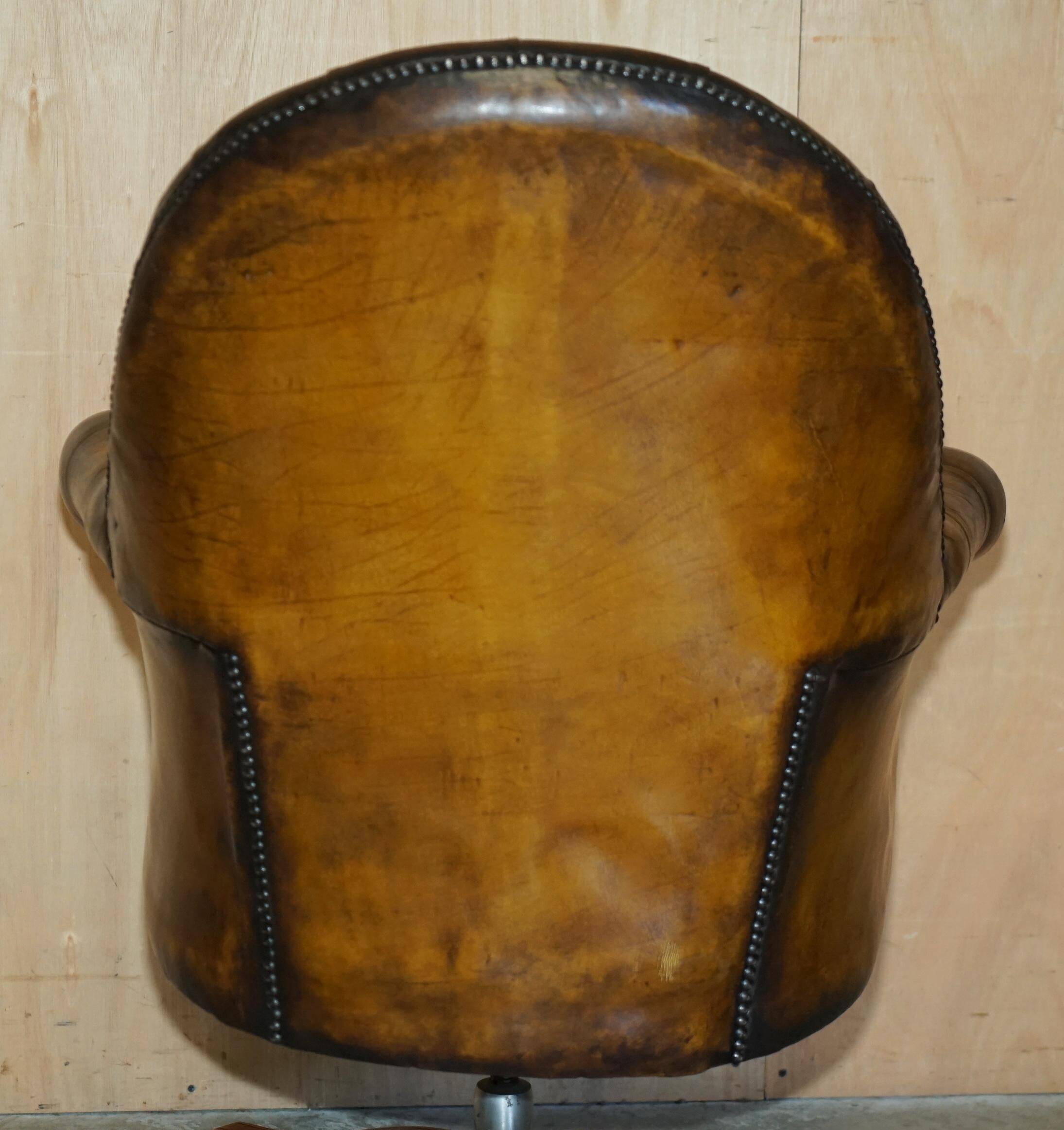 Fauteuil Chesterfield directeur ou capitaine Art Déco en cuir restauré