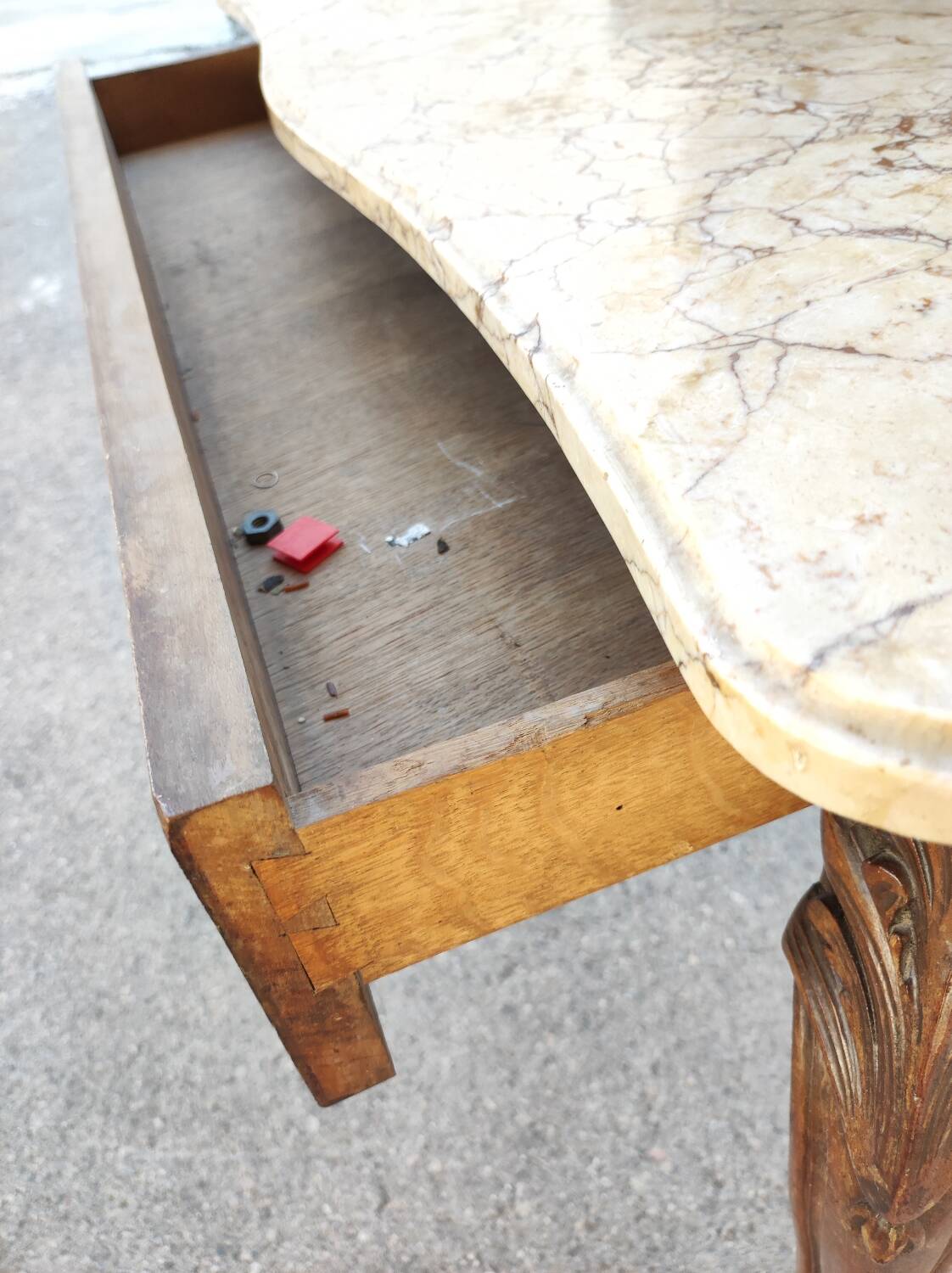 Rocaille dressing table marble top, one drawer