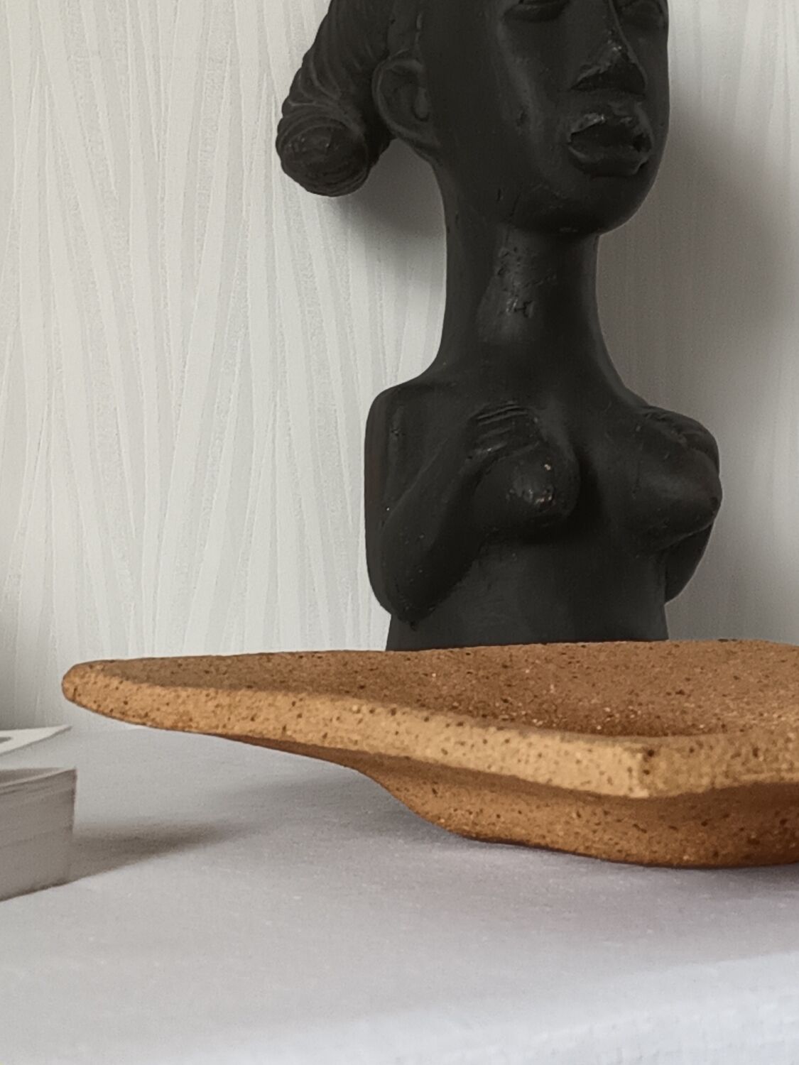 Empty pocket handmade sandstone chamotté resin