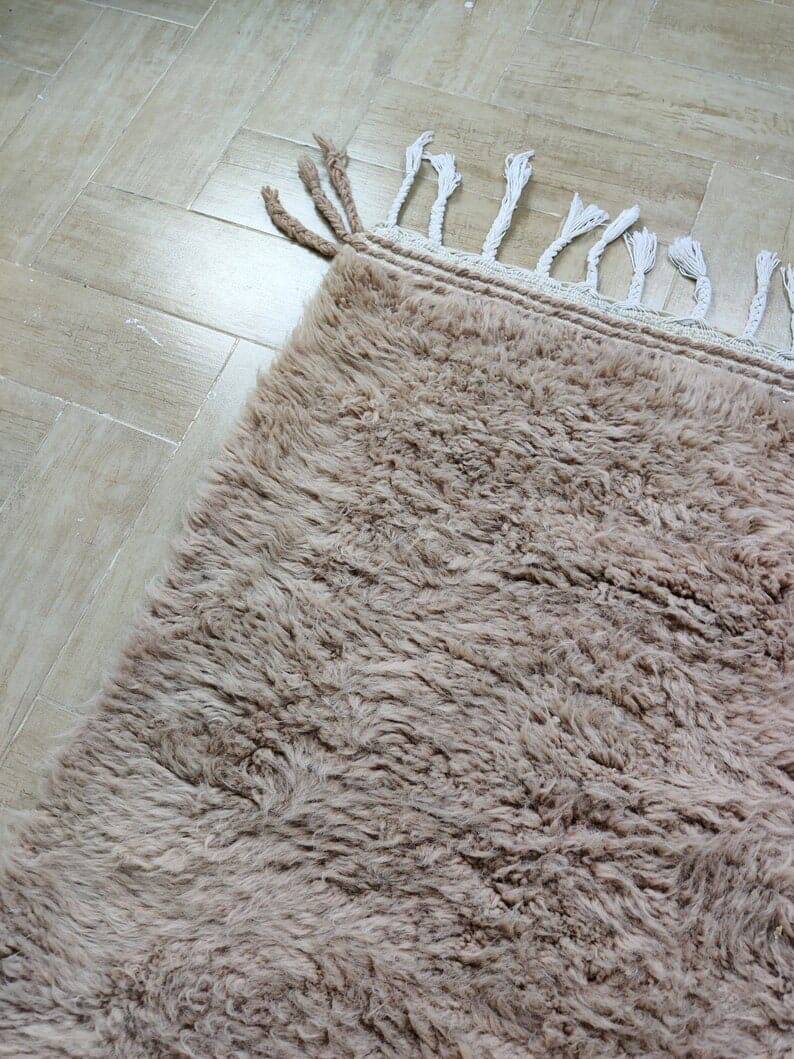 Handmade pure wool rug, size 1.5/2.5 m.