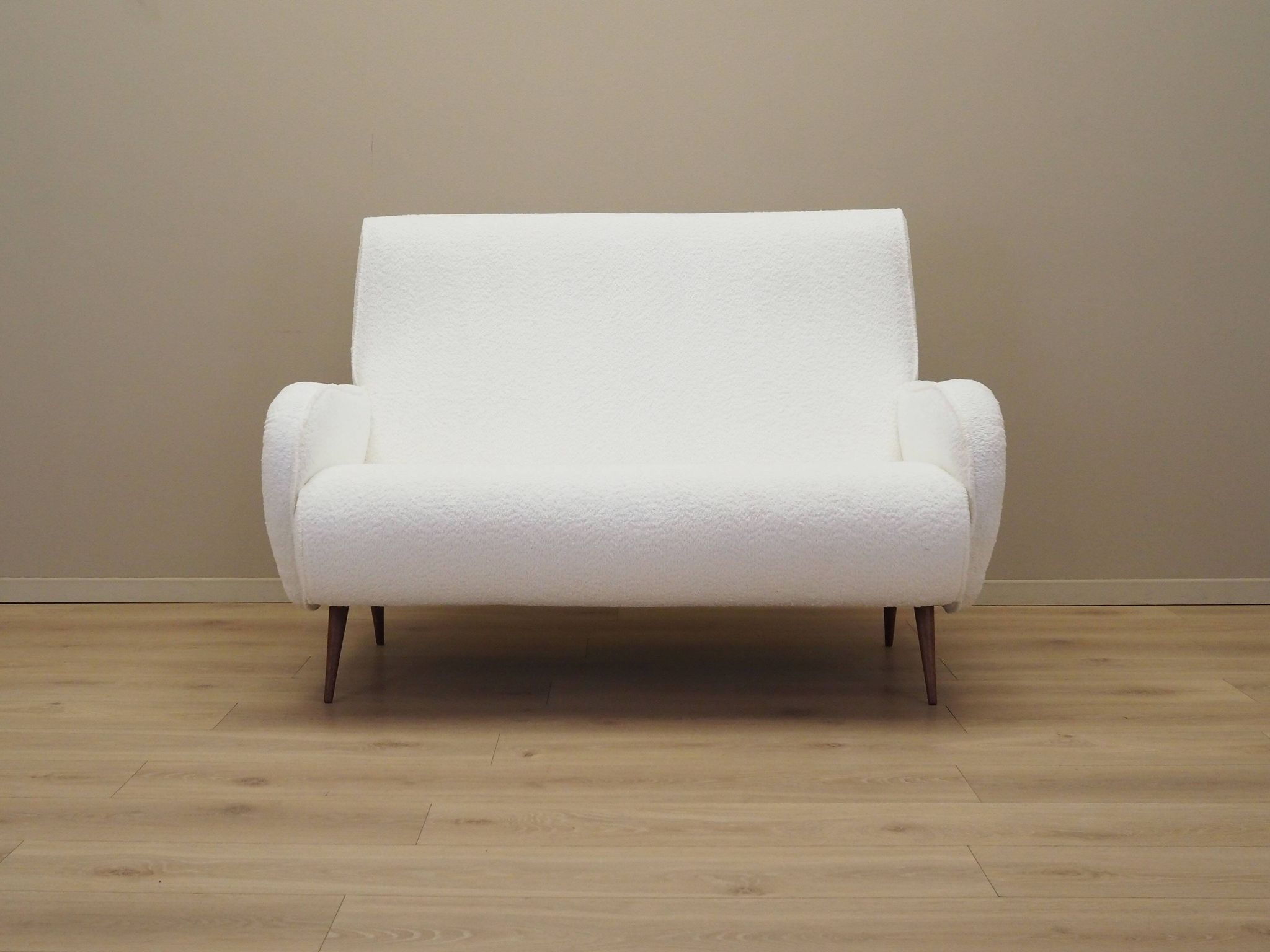 White sofa, Italian design, 1970s, production: Italy