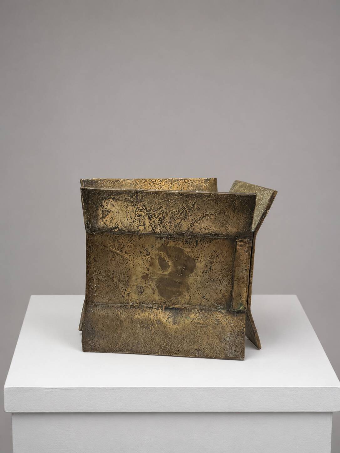 Modernist abstract bronze sculpture signed by María Simón Padrós.