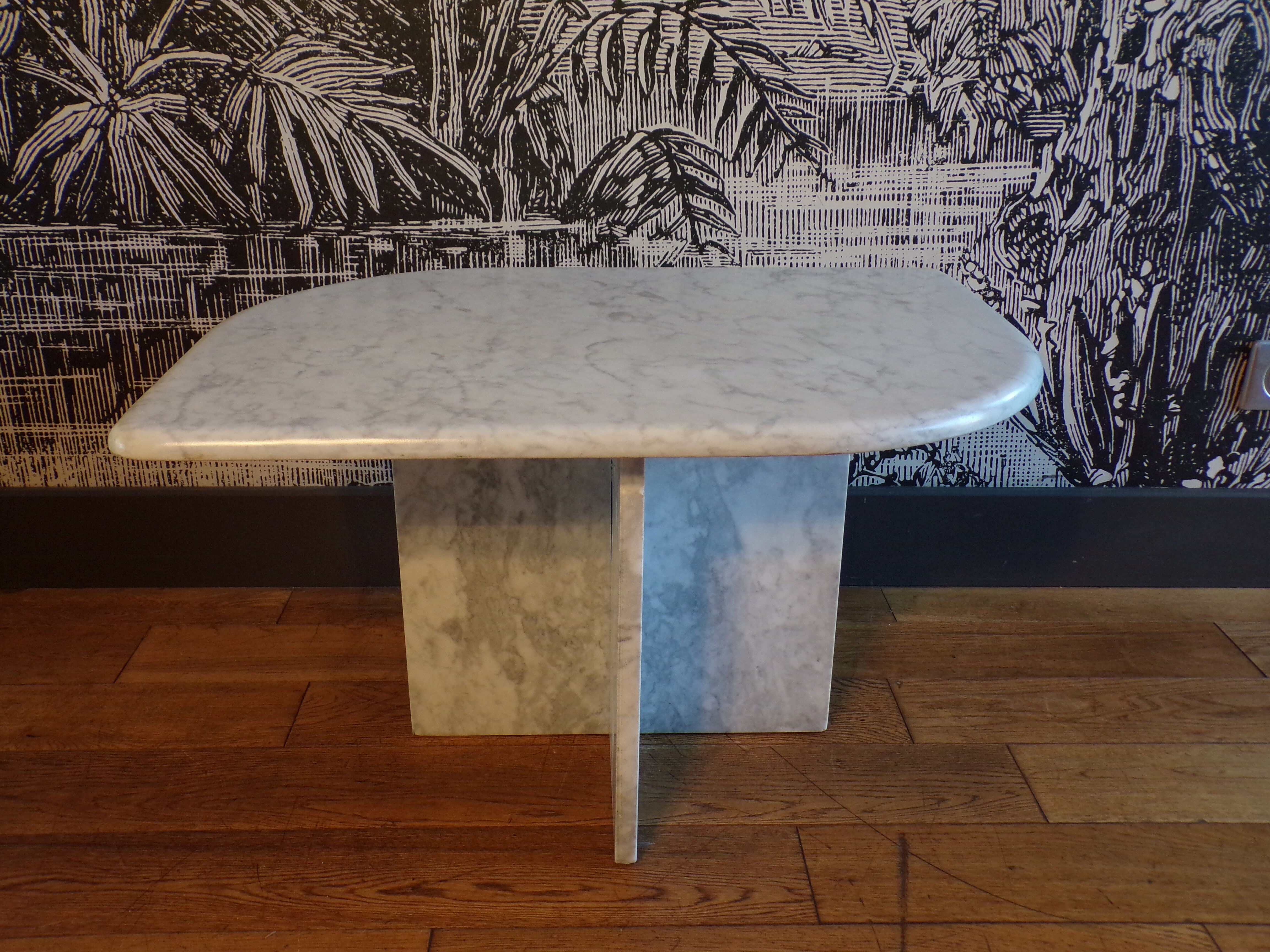Marble eye coffee table