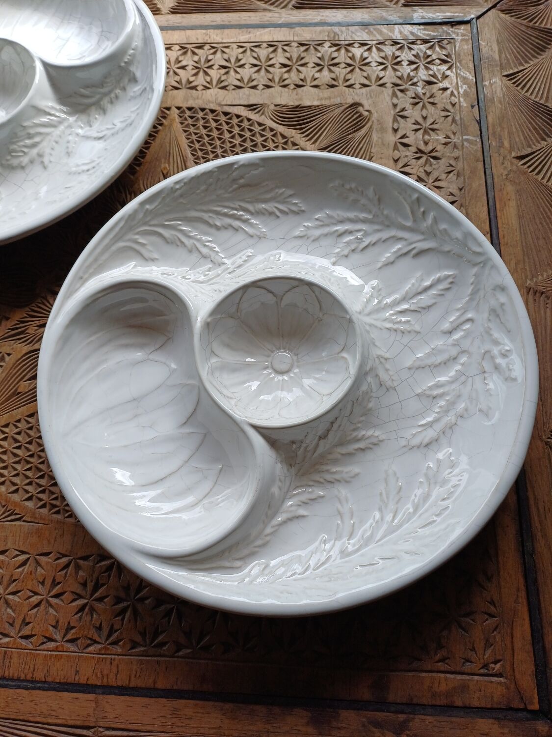 4 barbotine plates with artichoke pattern from Bordallo.