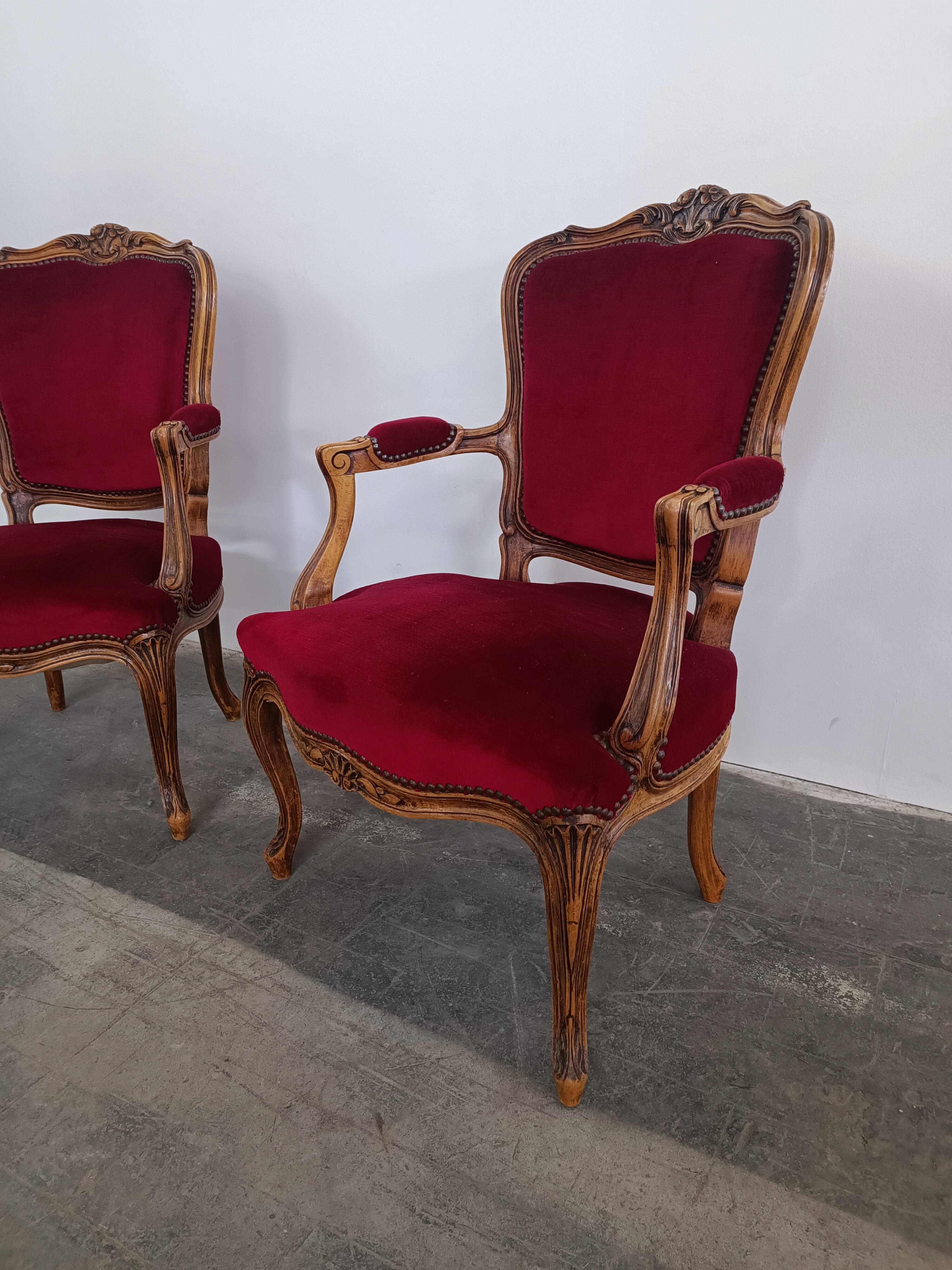 Ensemble banquette et 2 fauteuils style Louis XV en tissu rouge