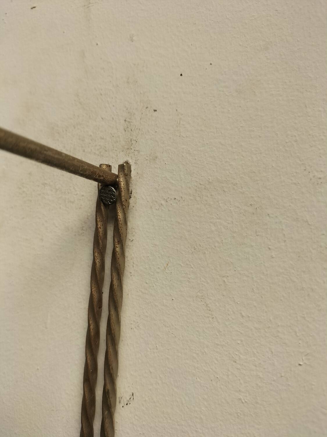 Metal string shelf