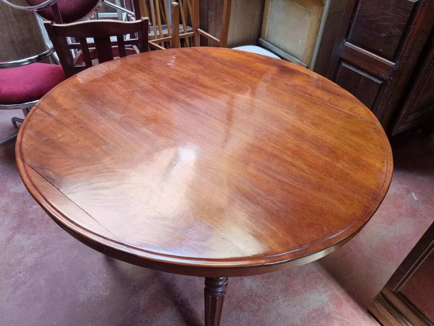 Round mahogany table - Early 20th century
