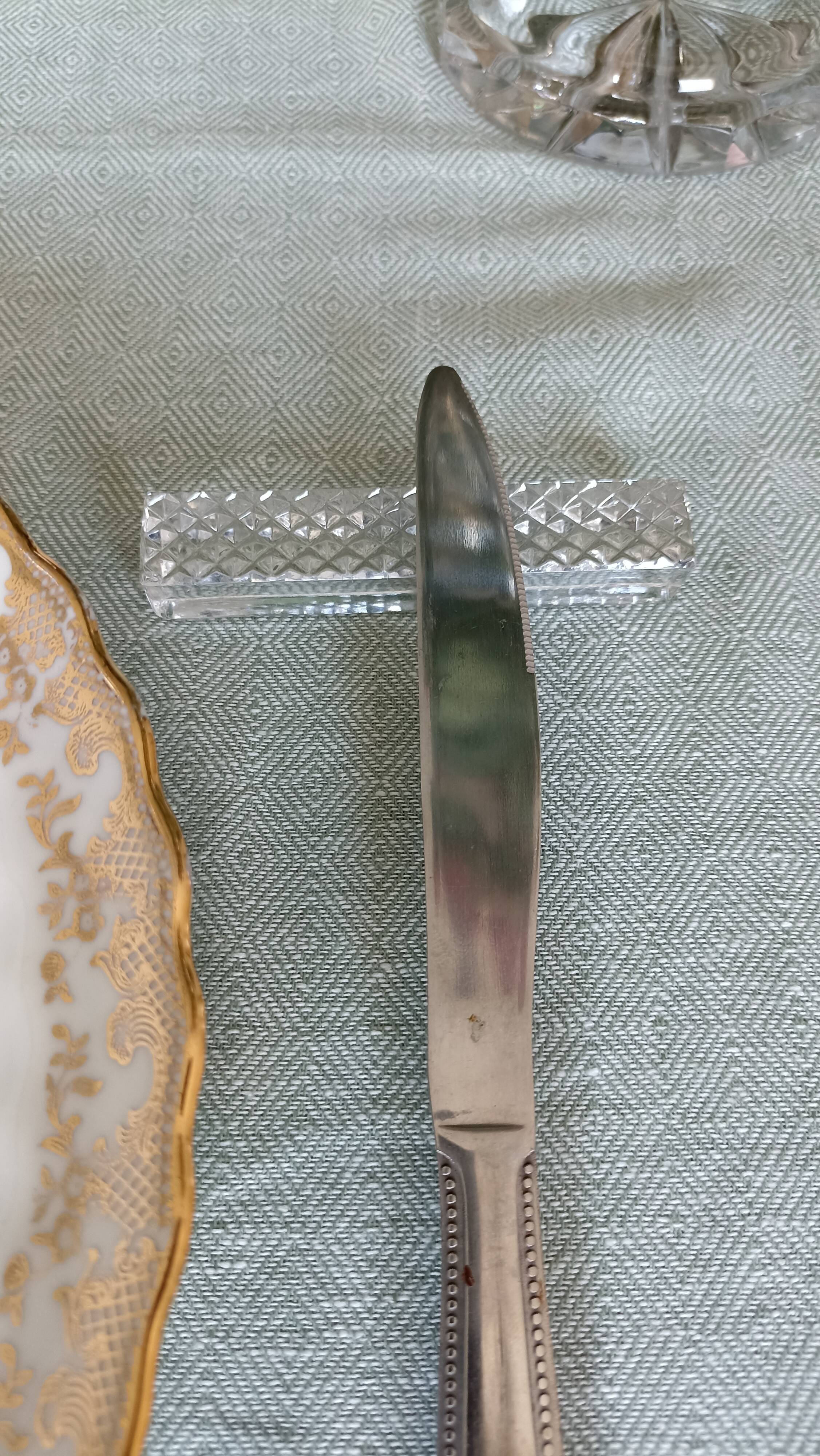 Knife holder chiseled glass