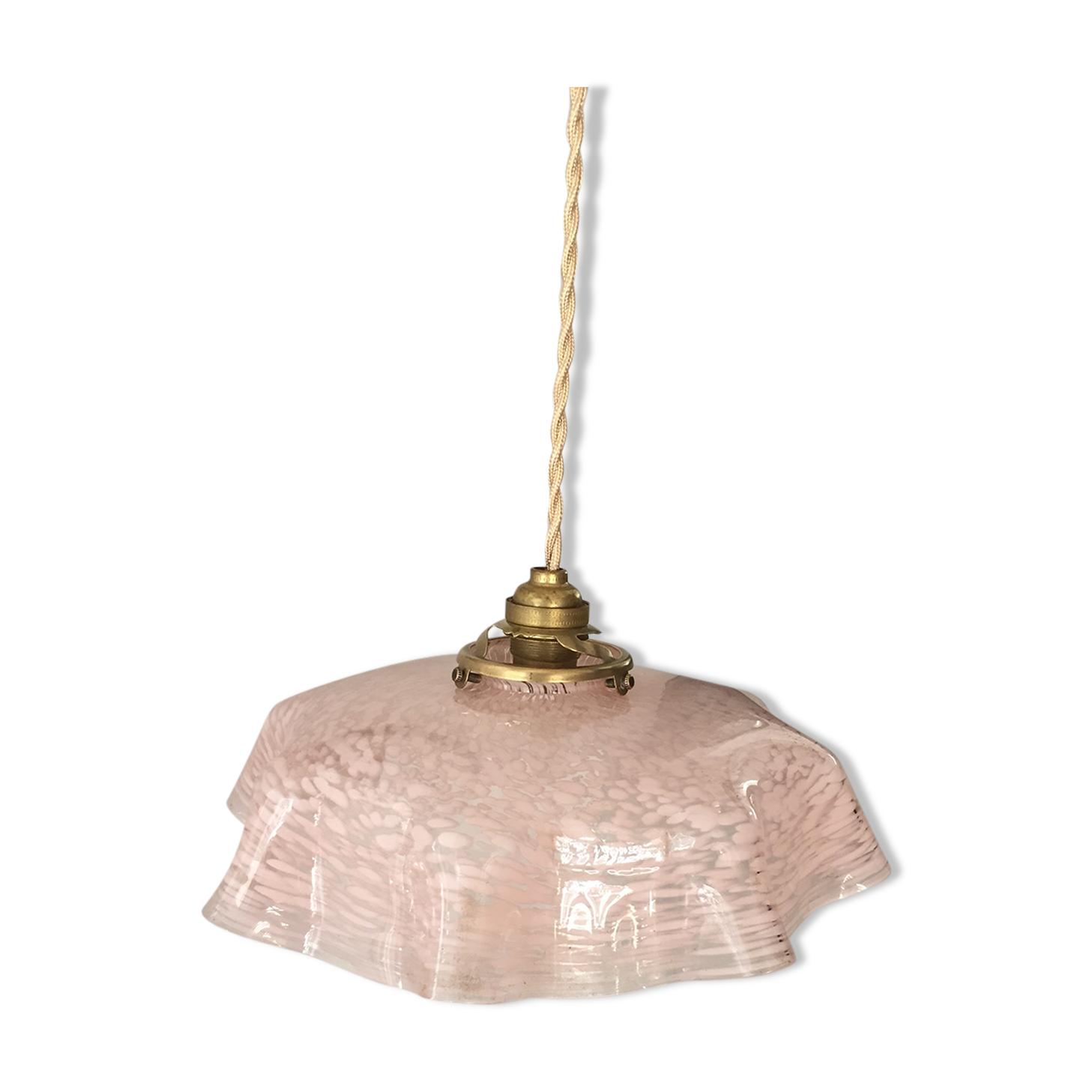 Suspension vintage opaline rose mouchetée et laiton