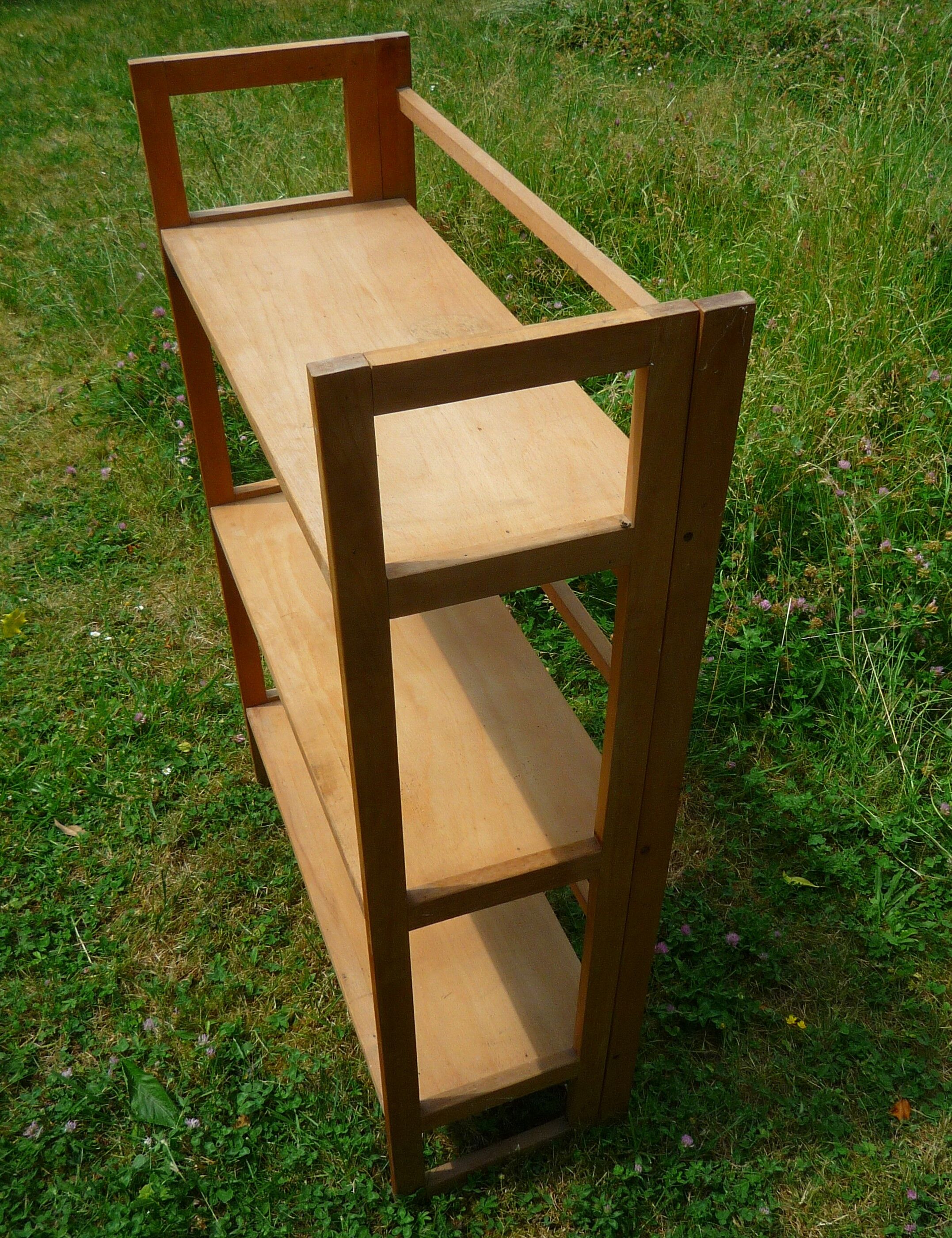 Bookseller's folding wooden shelf, vintage 1970s