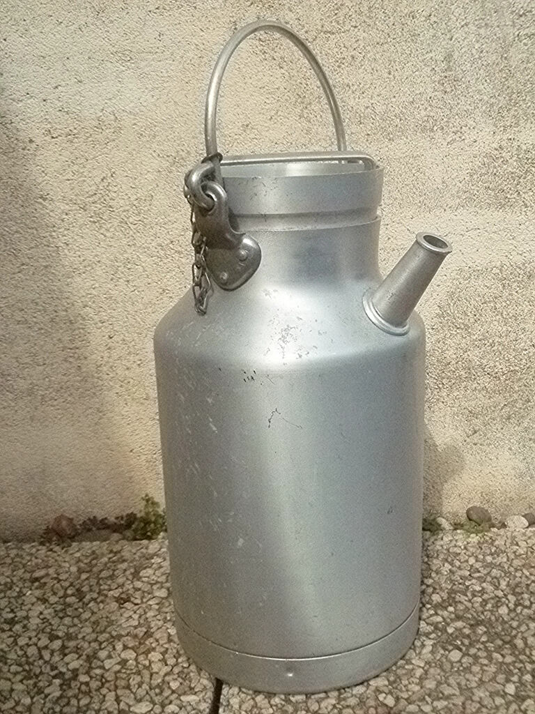 Milk canister