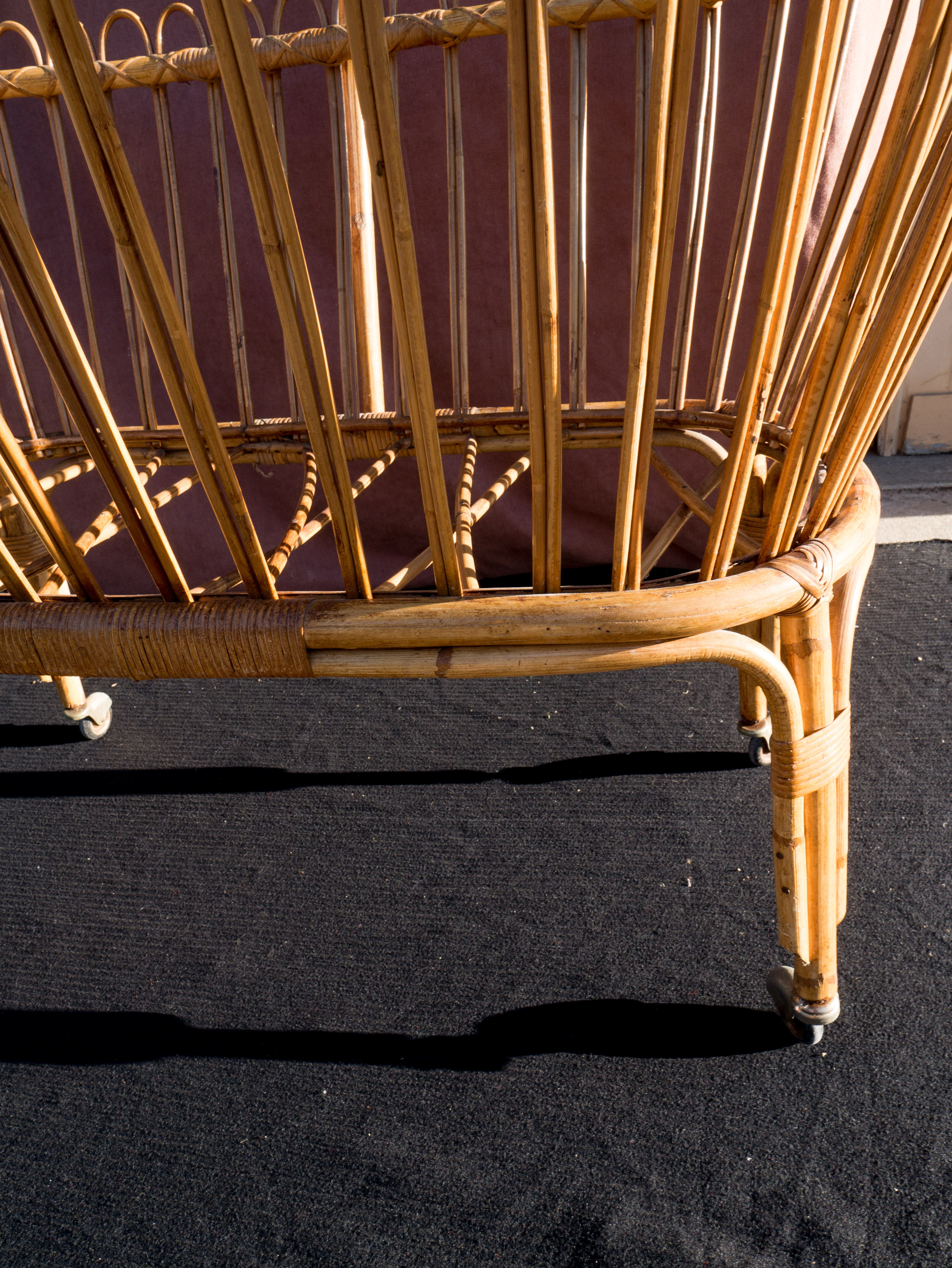 Cradle rattan on feet and swan neck