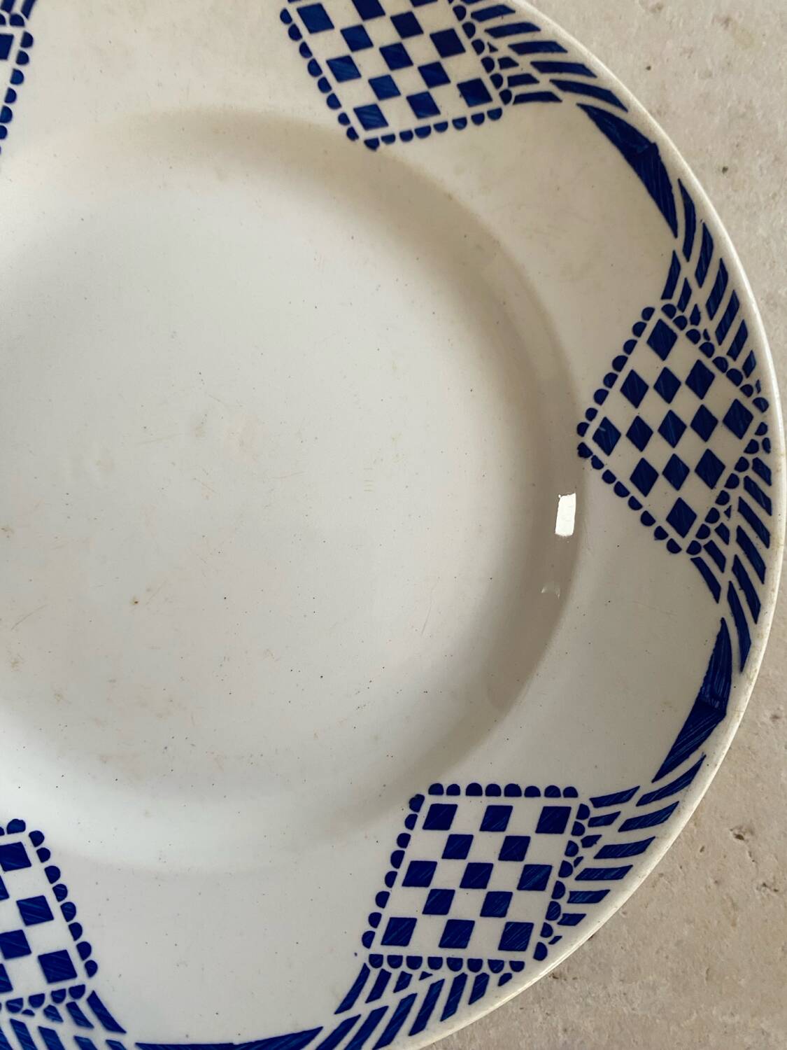 Plates model Pantin mill of wolves