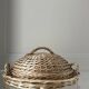 Cloche et plateau en osier tressé