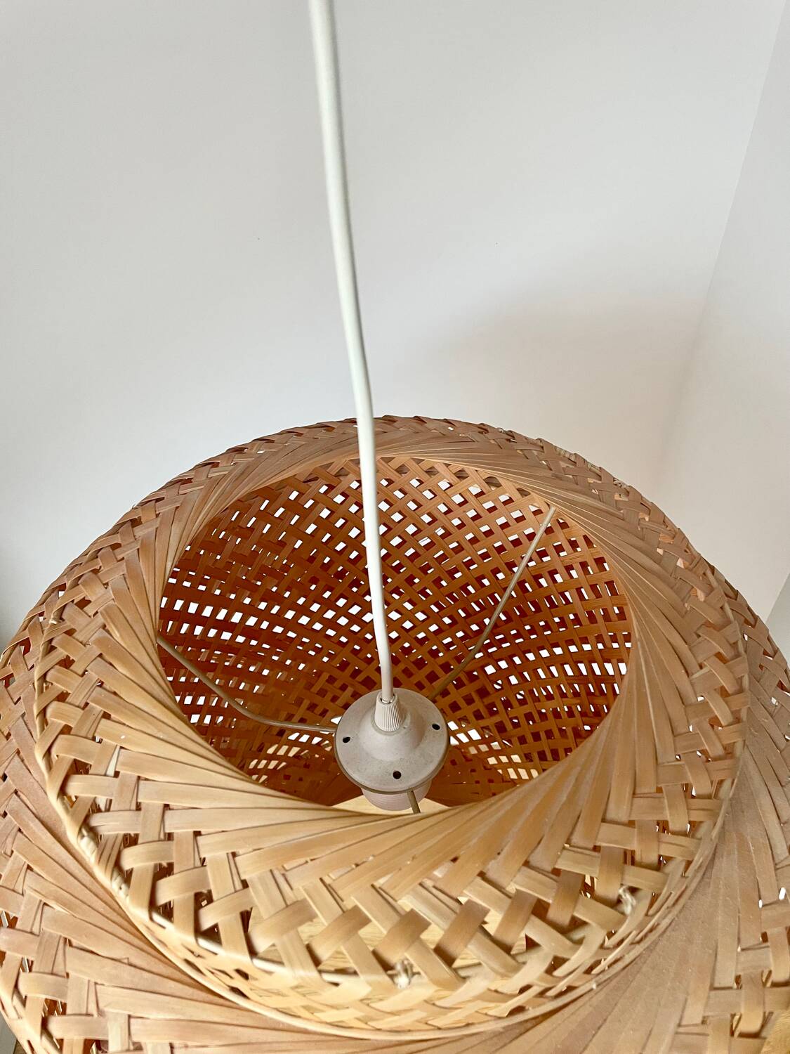Suspension en bambou naturel tressé