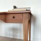 Bureau ancien à double tiroir, pieds gainés, XIXème