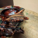 The shell-shaped trinket dish in Vallauris style.